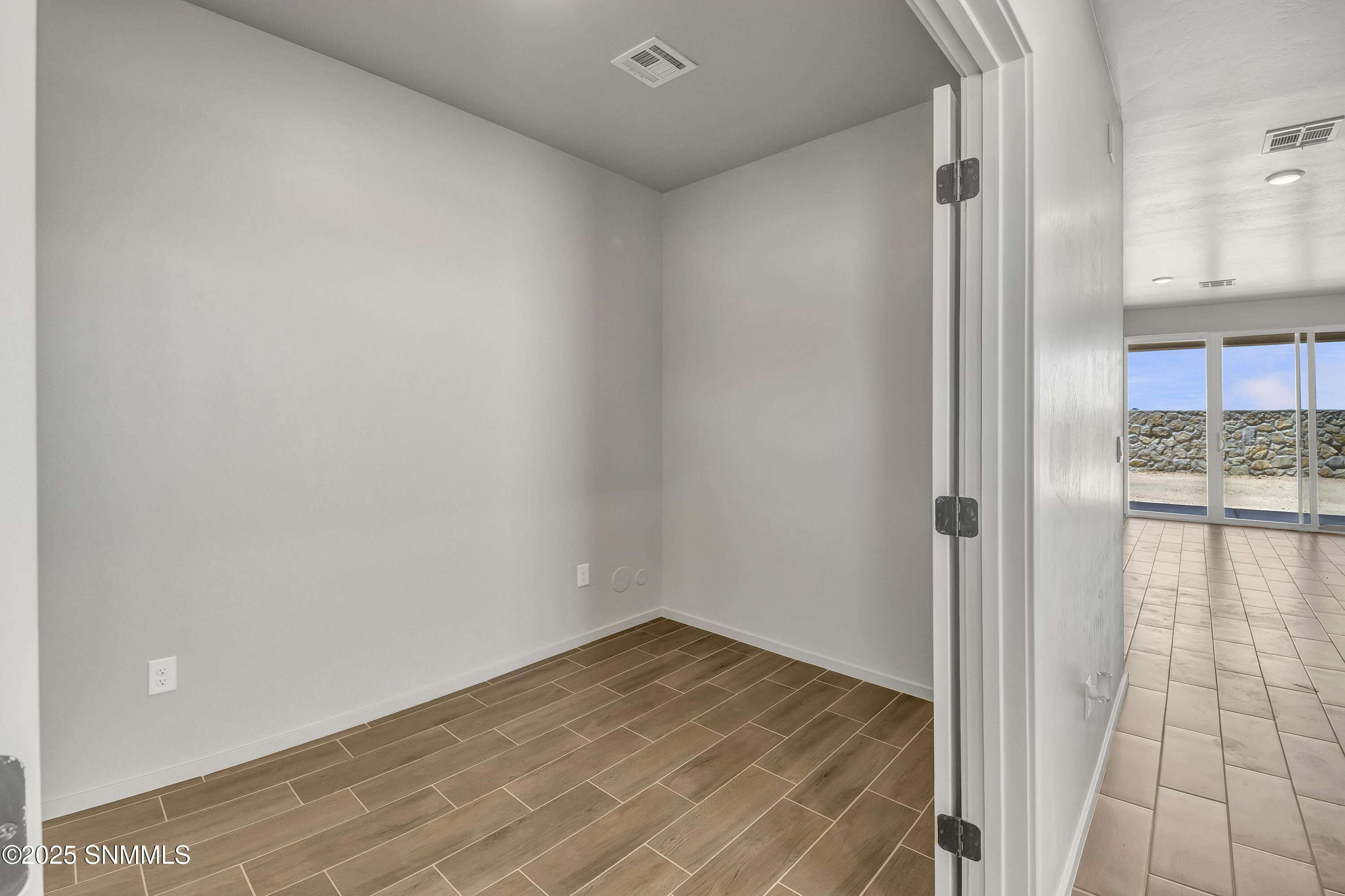 3055 Gladstone Street Property Photo 12