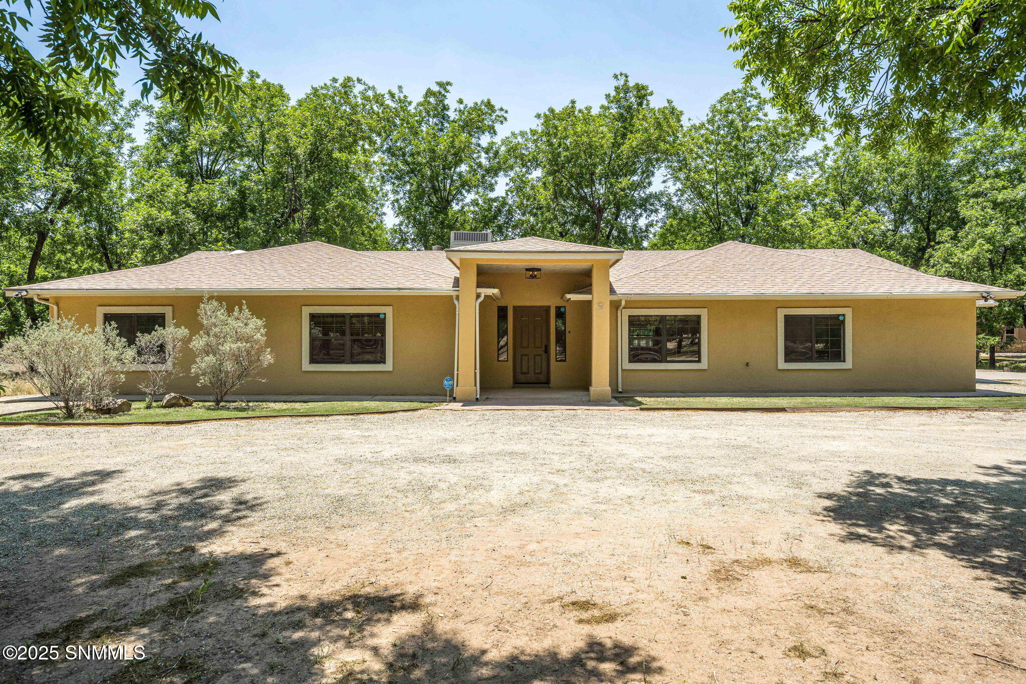 1810 S Fairacres Road Property Photo 1