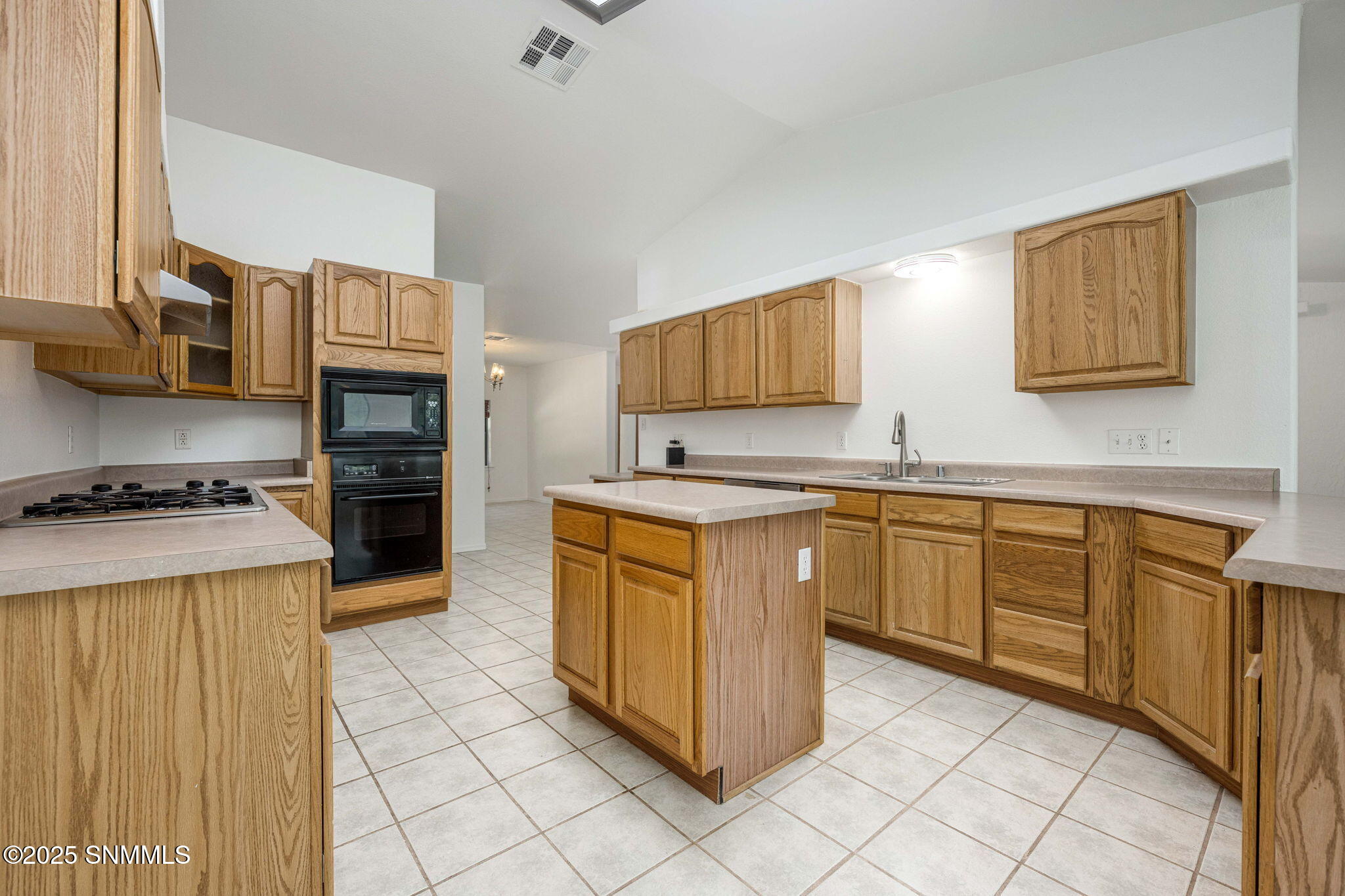1810 S Fairacres Road Property Photo 13