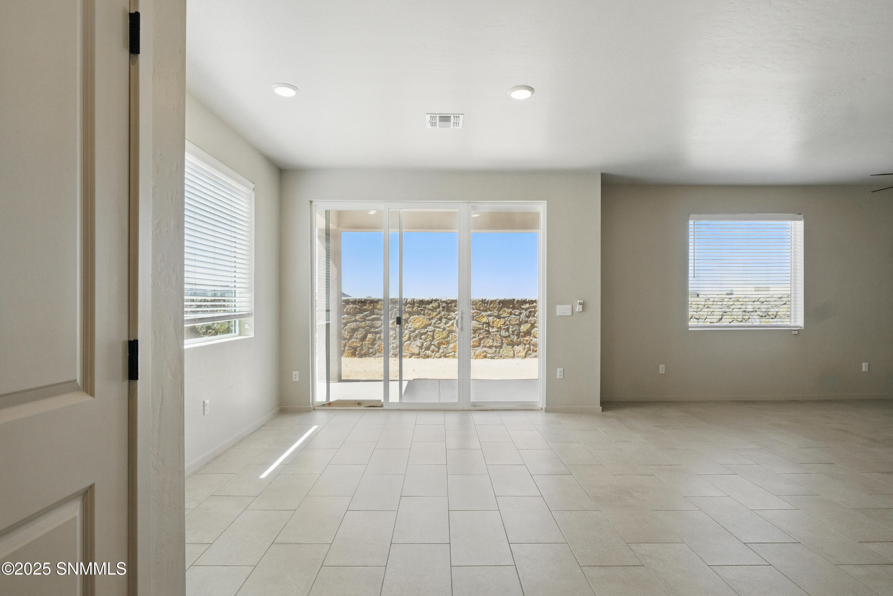 6118 San Xavier Street Property Photo 4
