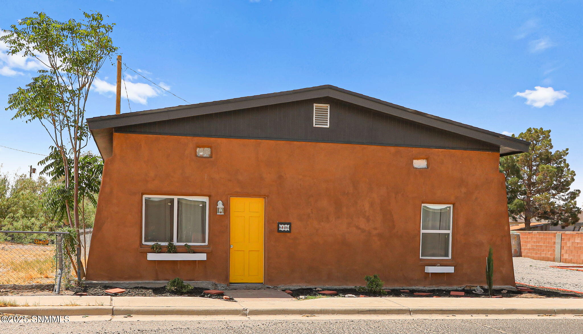 646 E Hadley Avenue