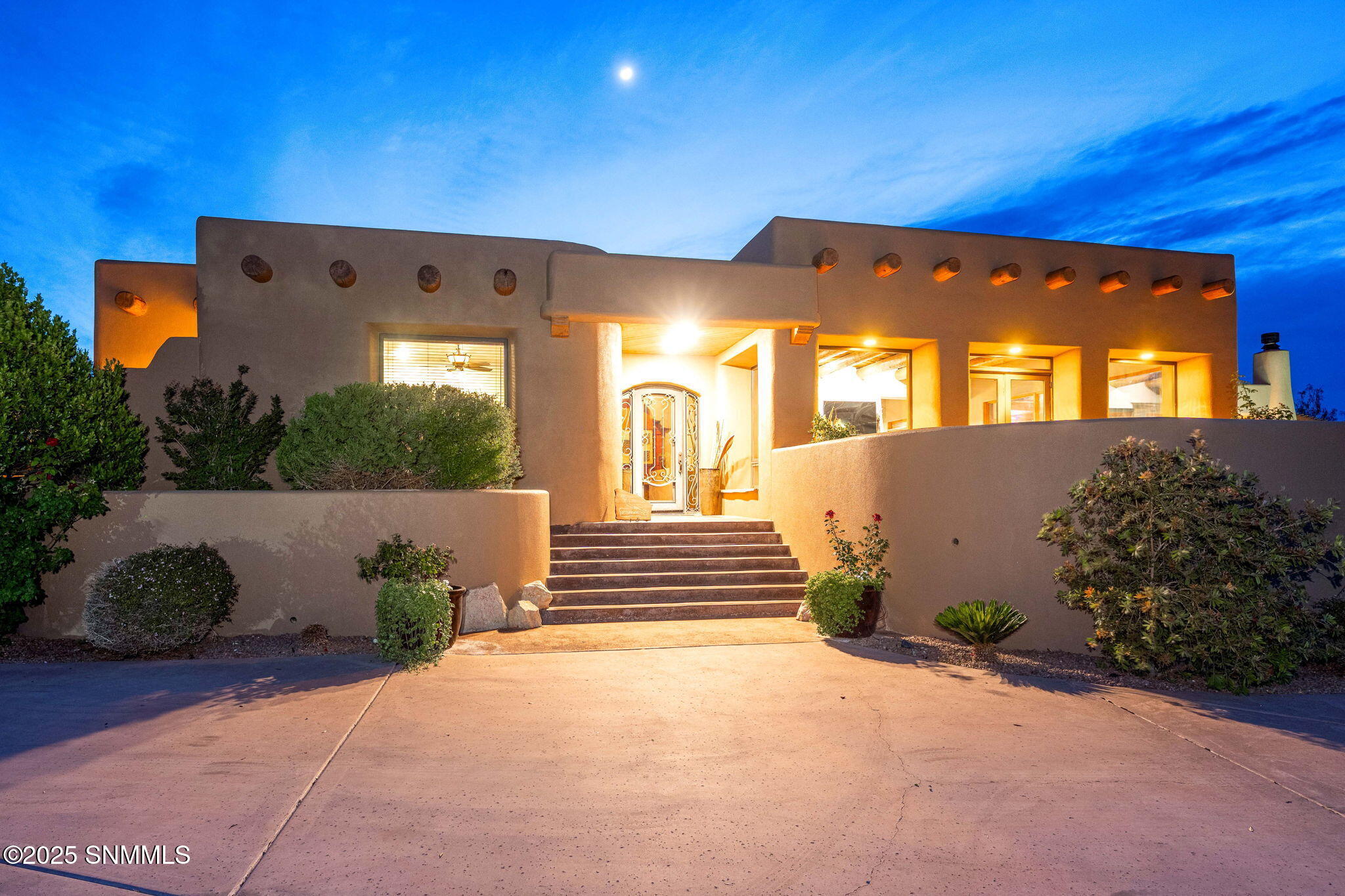 8095 Renoir Loop Property Photo 3
