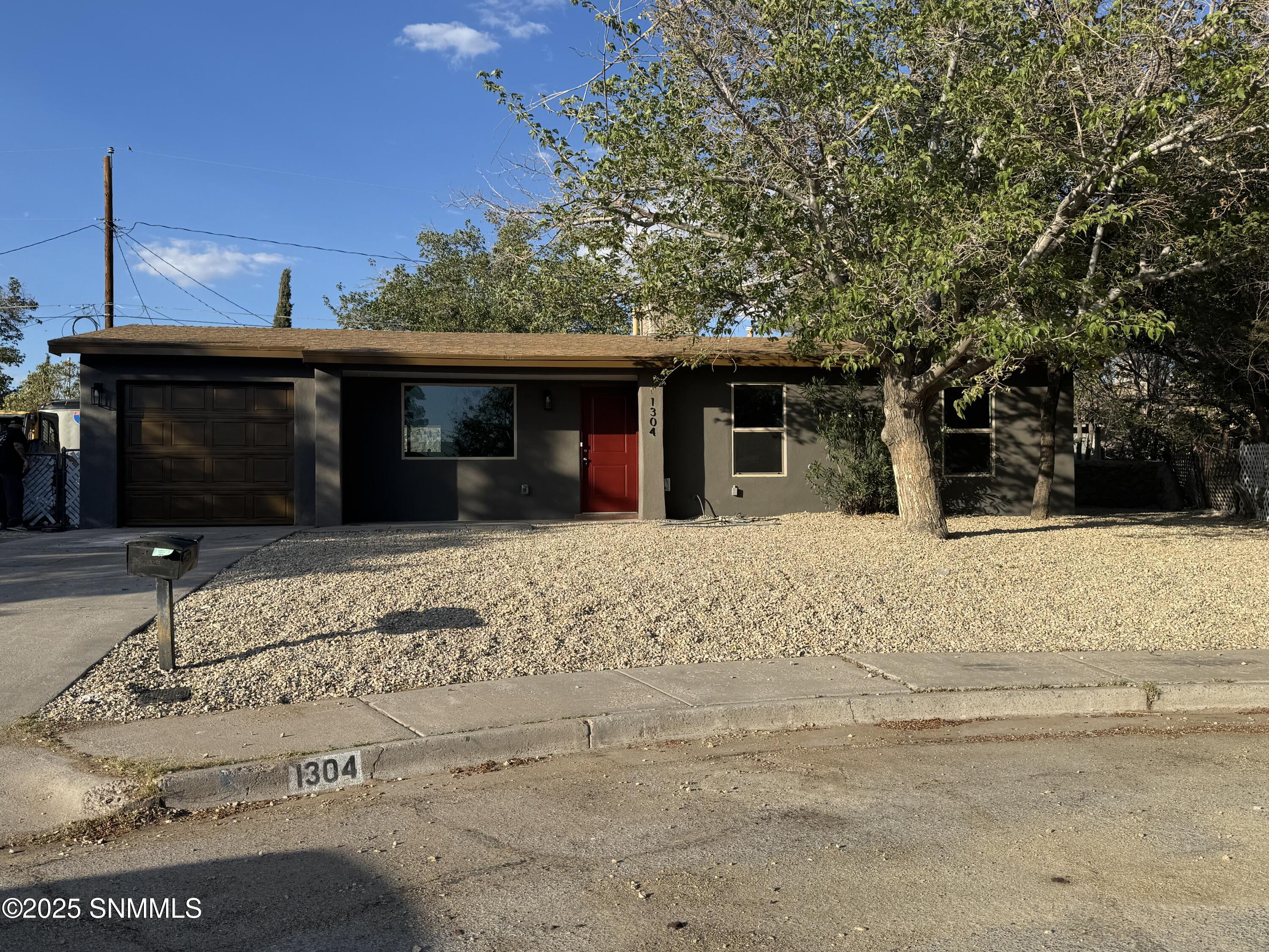 1304 Eucalyptus Drive Property Photo 1
