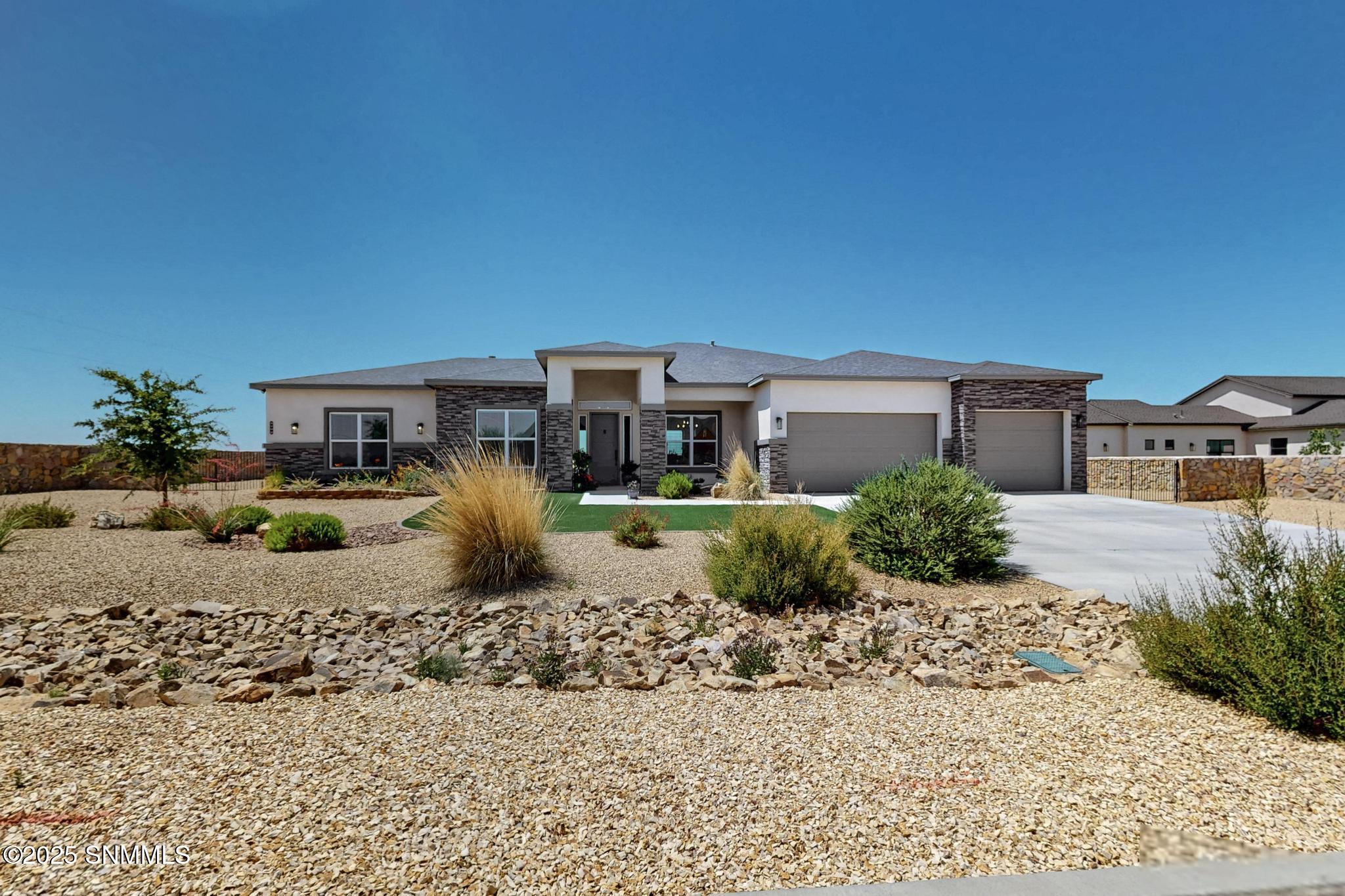 3292 Colina Court Property Photo 1