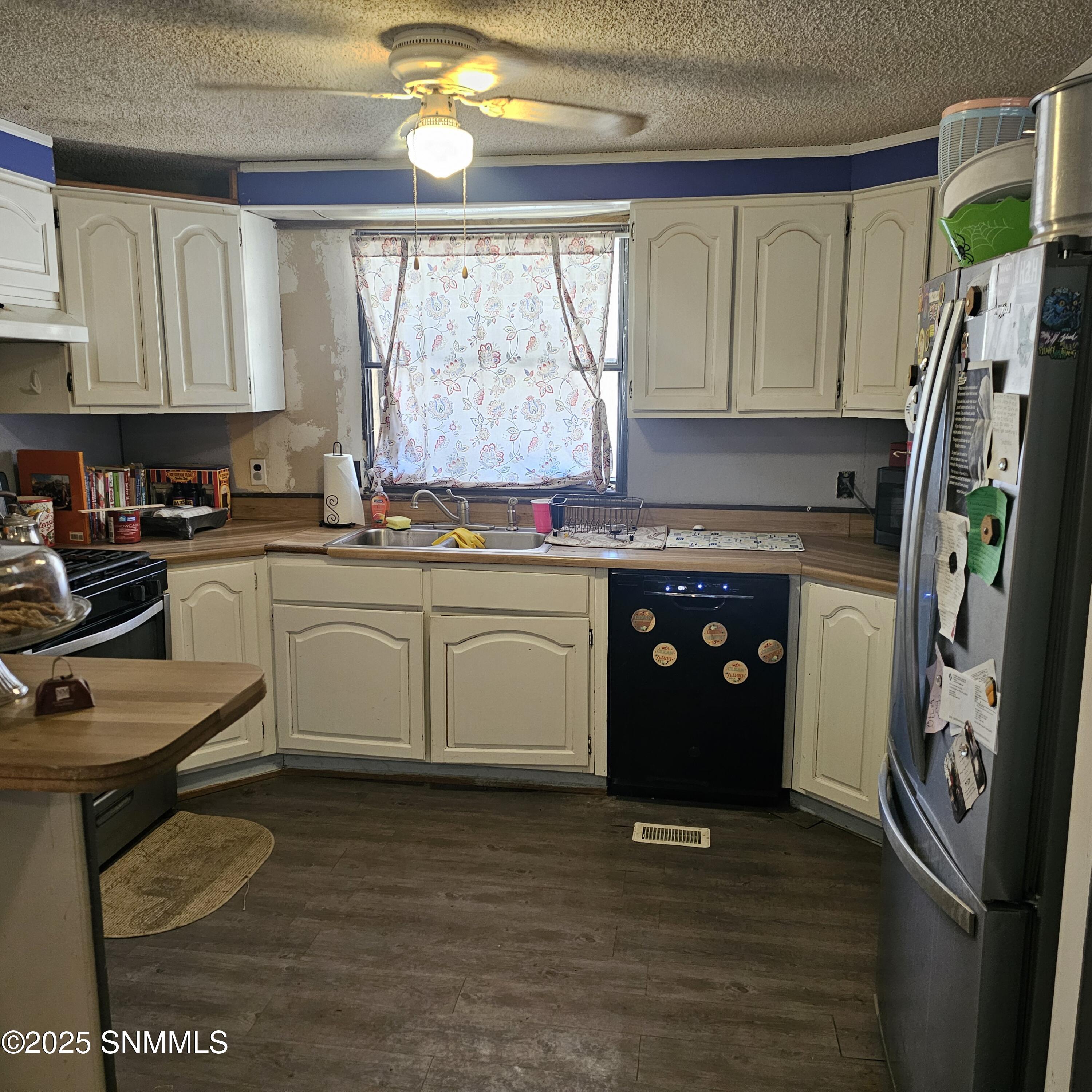 4770 Country Place Property Photo 3