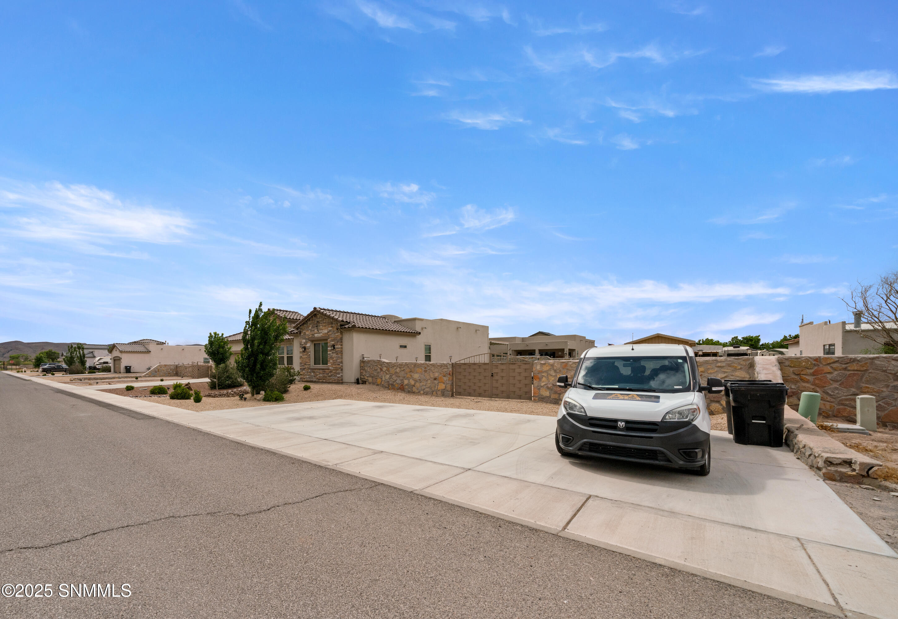 380 Leghorn Property Photo 4
