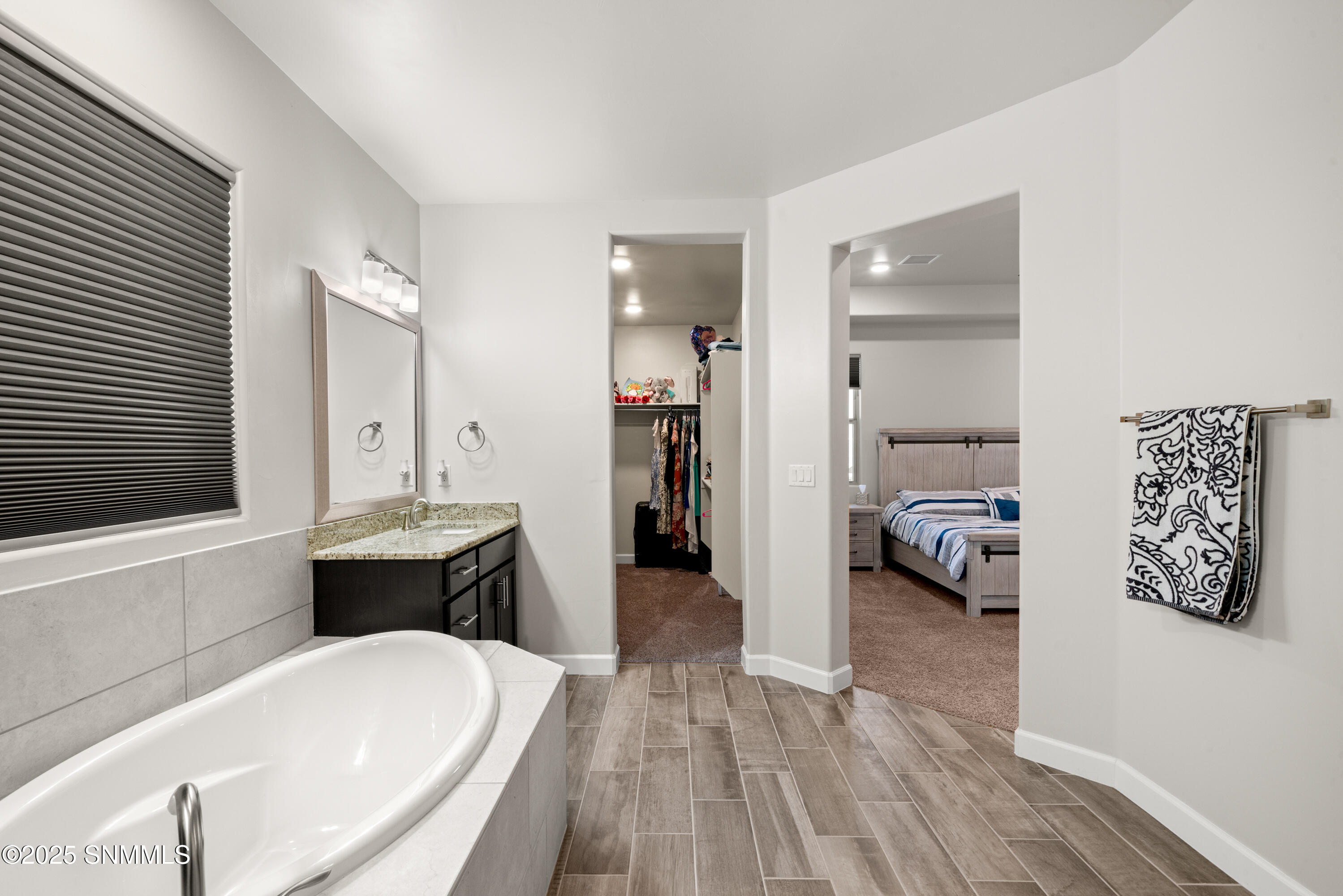 380 Leghorn Property Photo 34