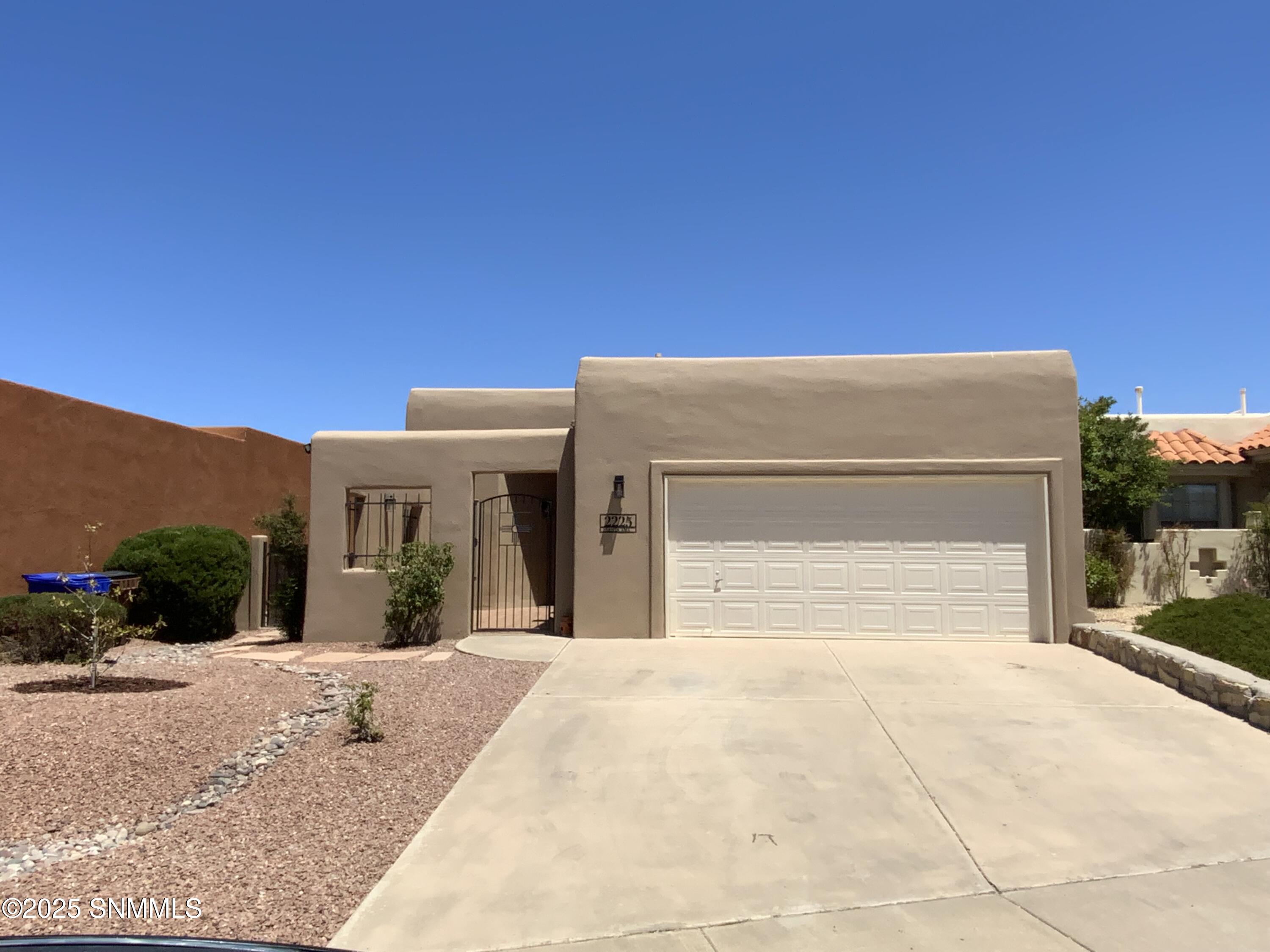 2225 Santa Ana Property Photo 1