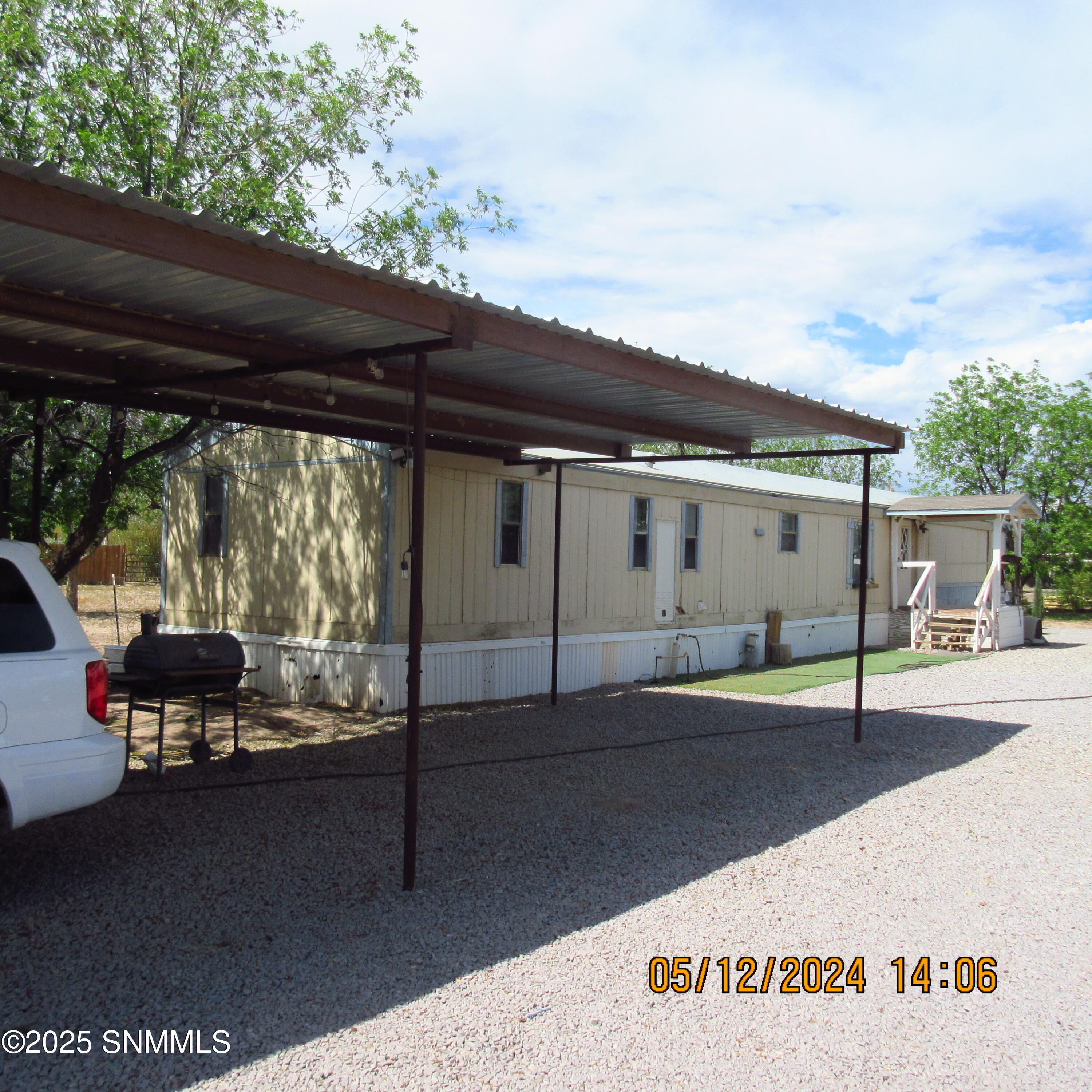205 E San Miguel Street Property Photo 1