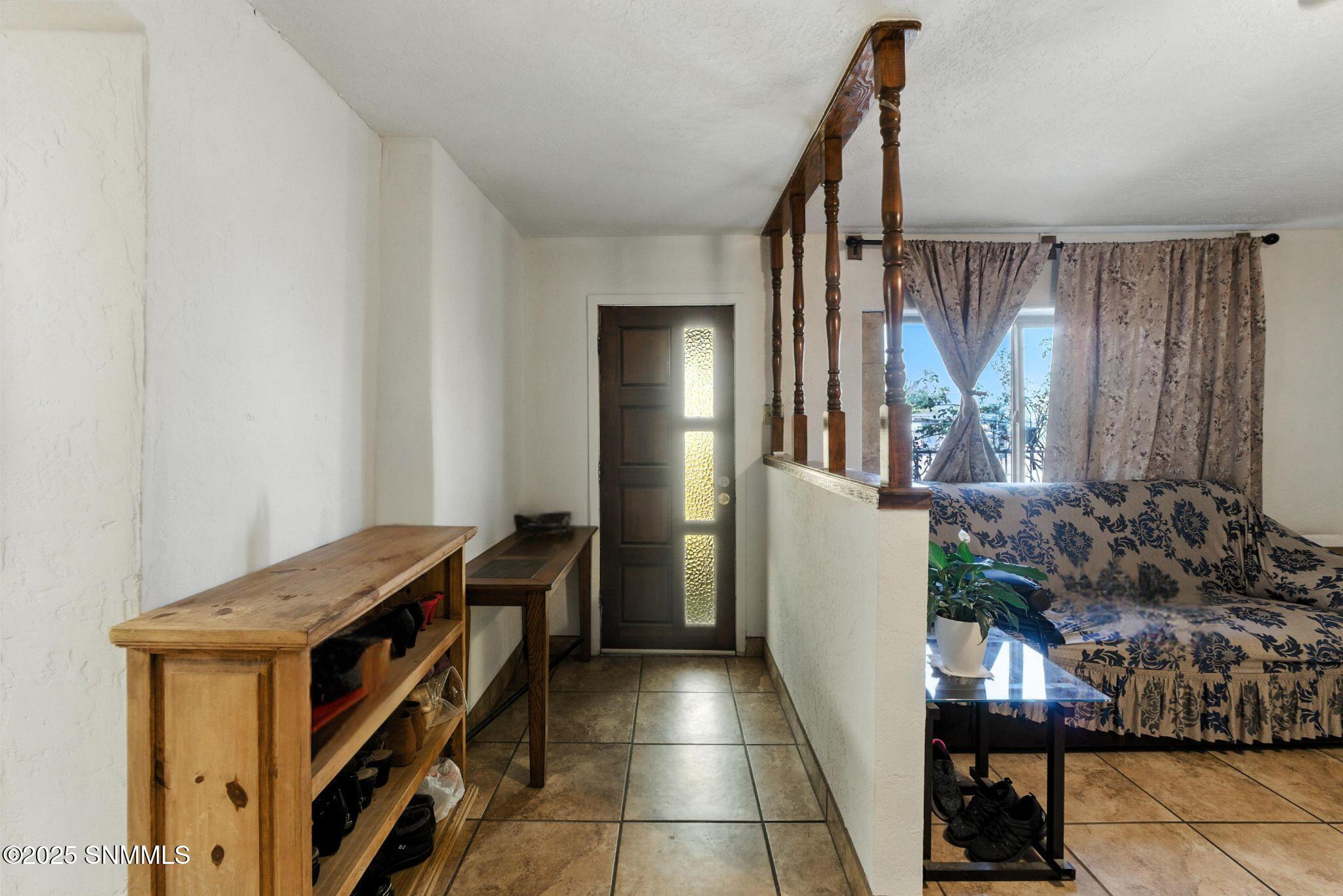 525 S Espina Street Property Photo 2