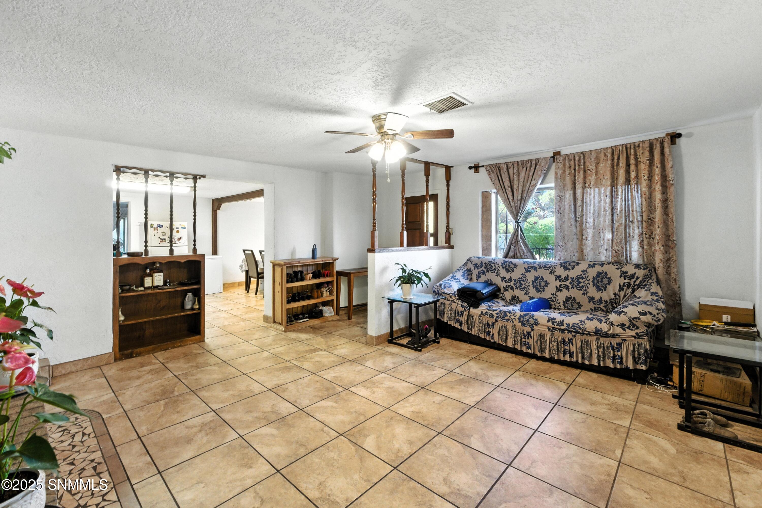525 S Espina Street Property Photo 4