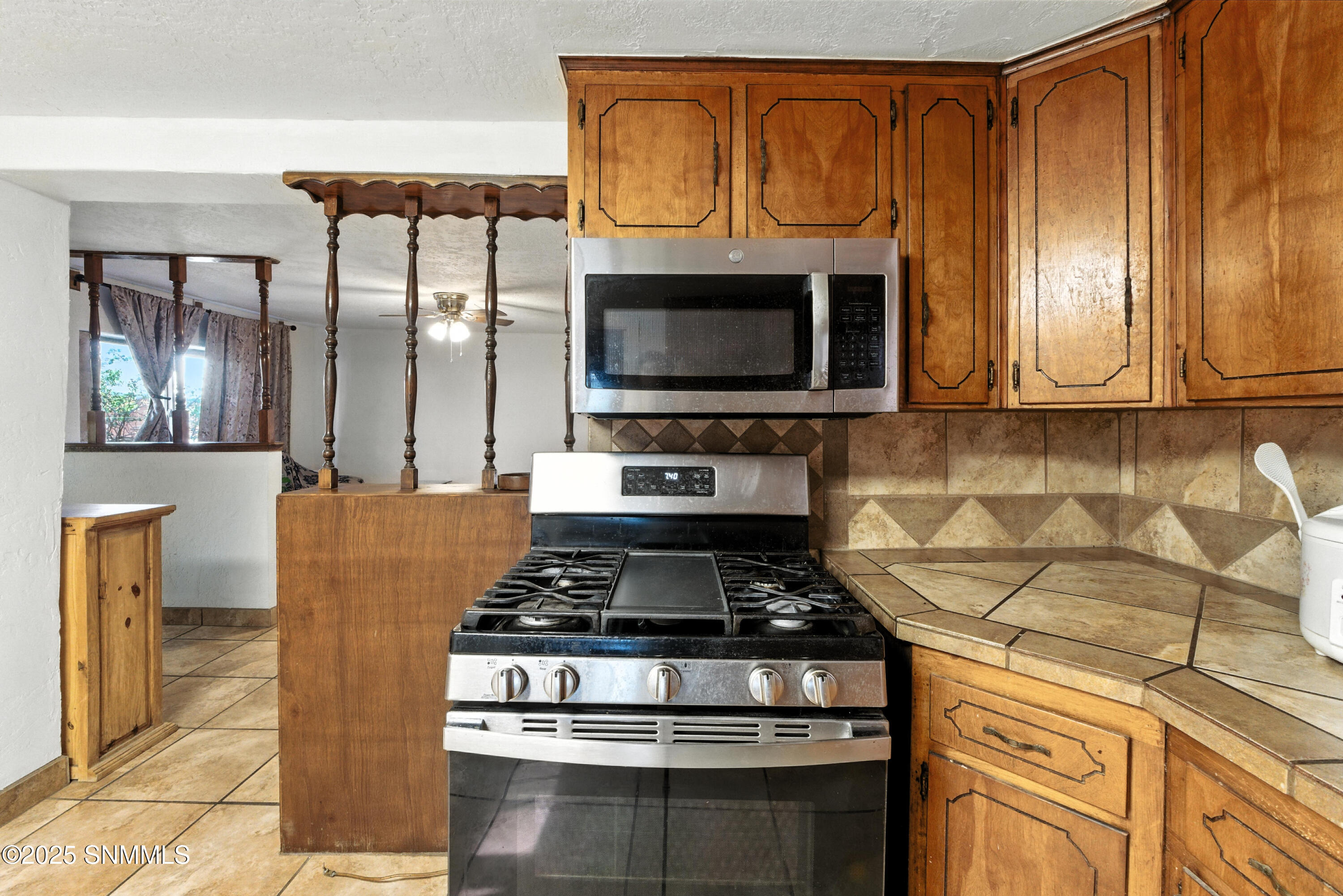 525 S Espina Street Property Photo 8