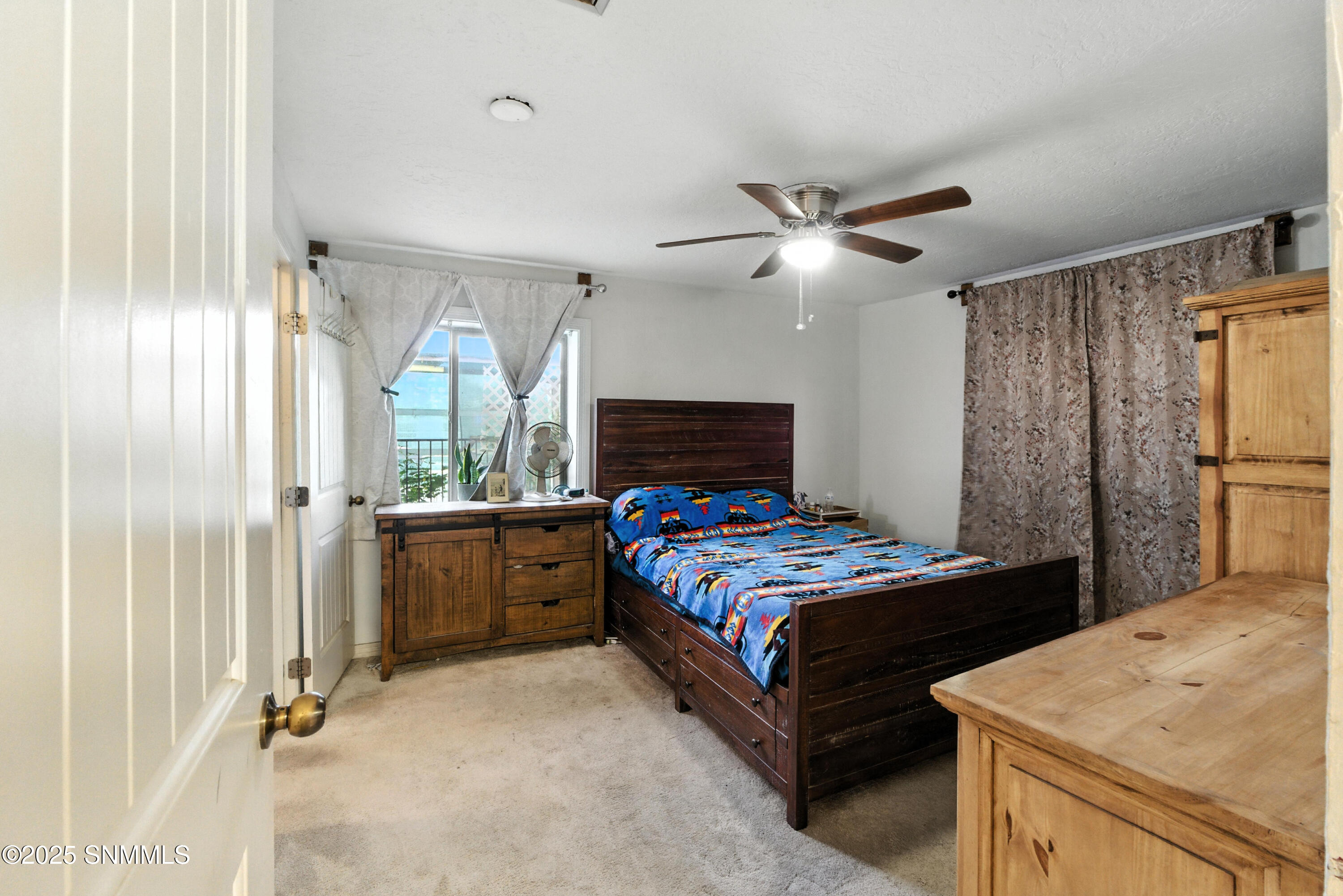 525 S Espina Street Property Photo 10