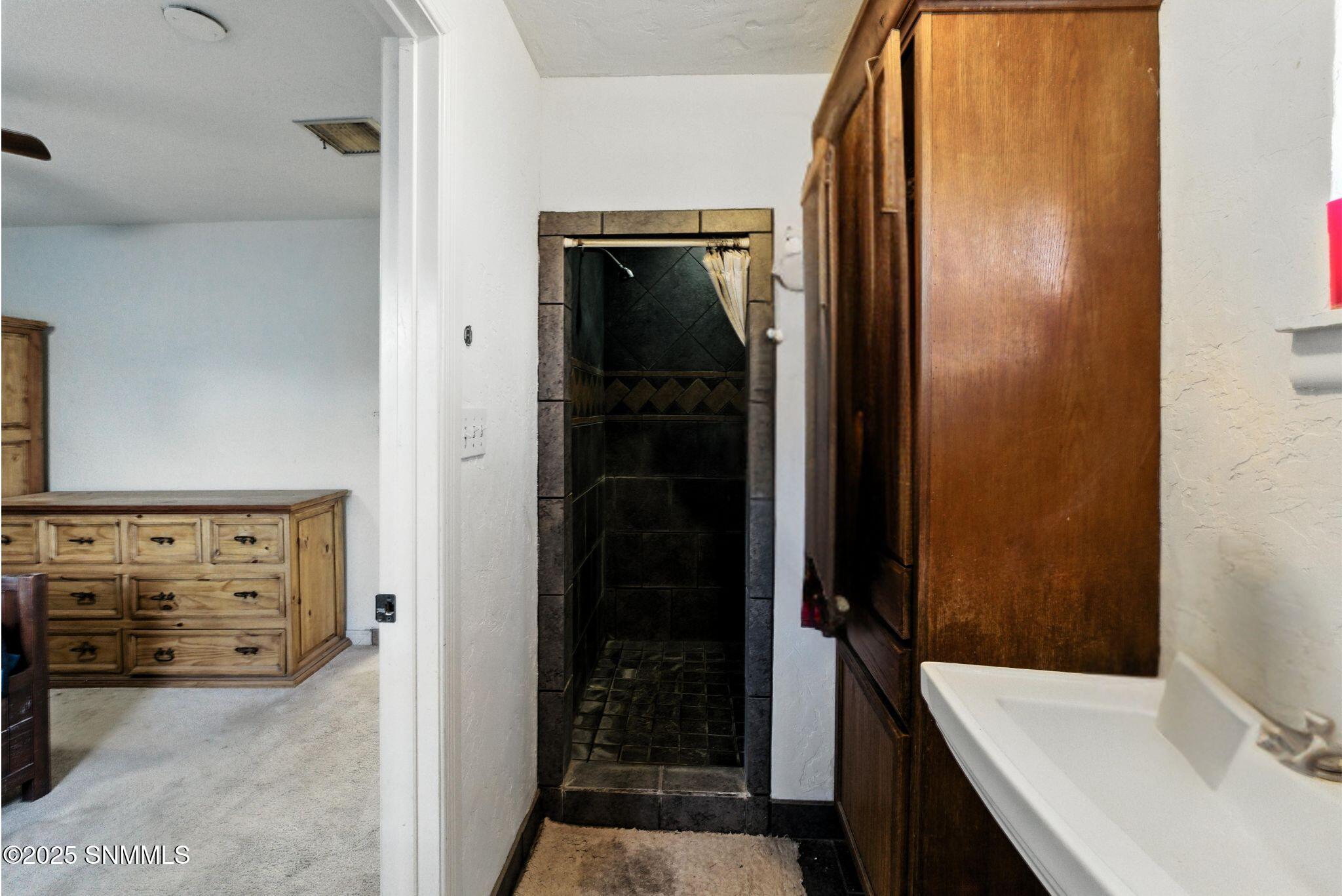525 S Espina Street Property Photo 11