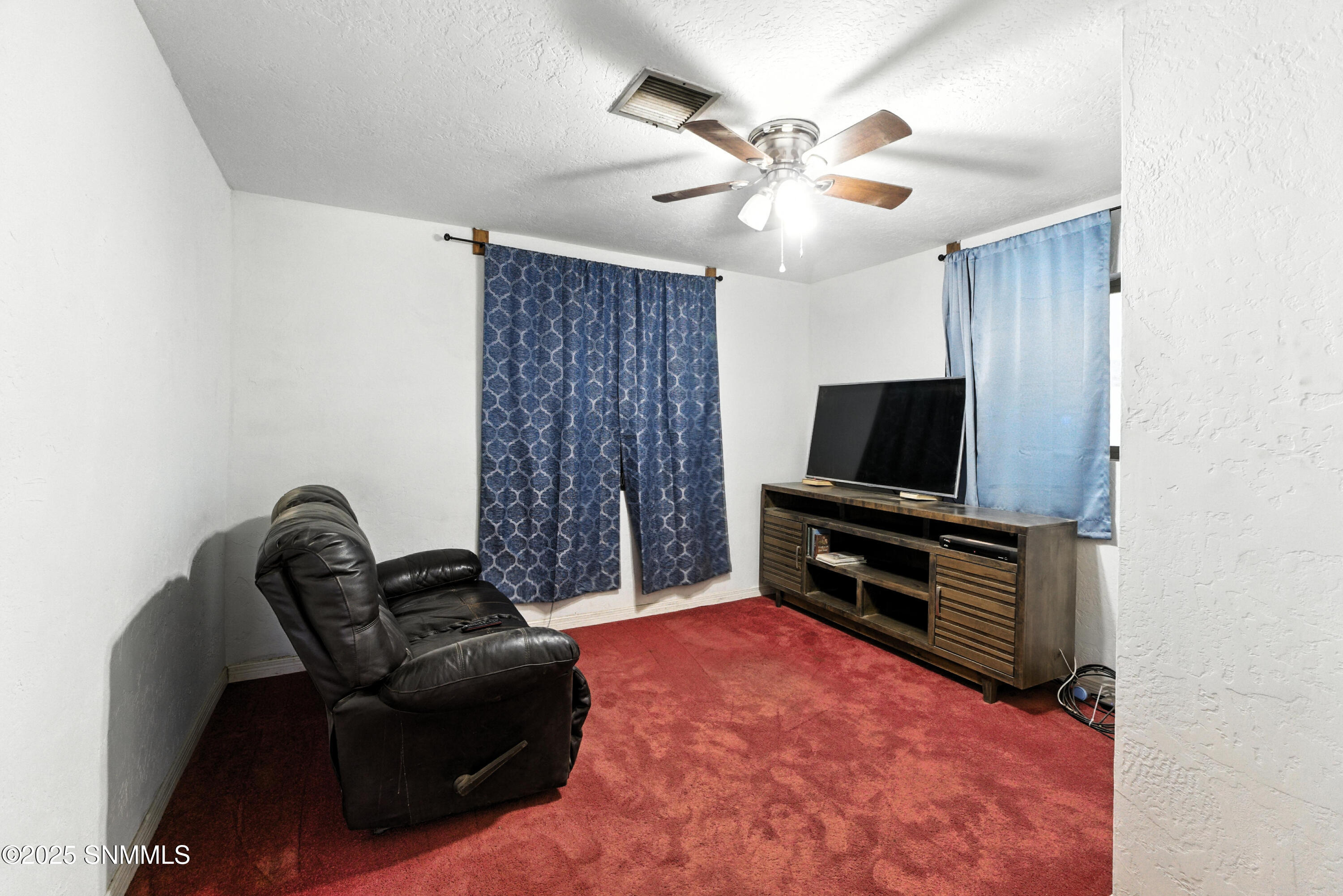 525 S Espina Street Property Photo 15
