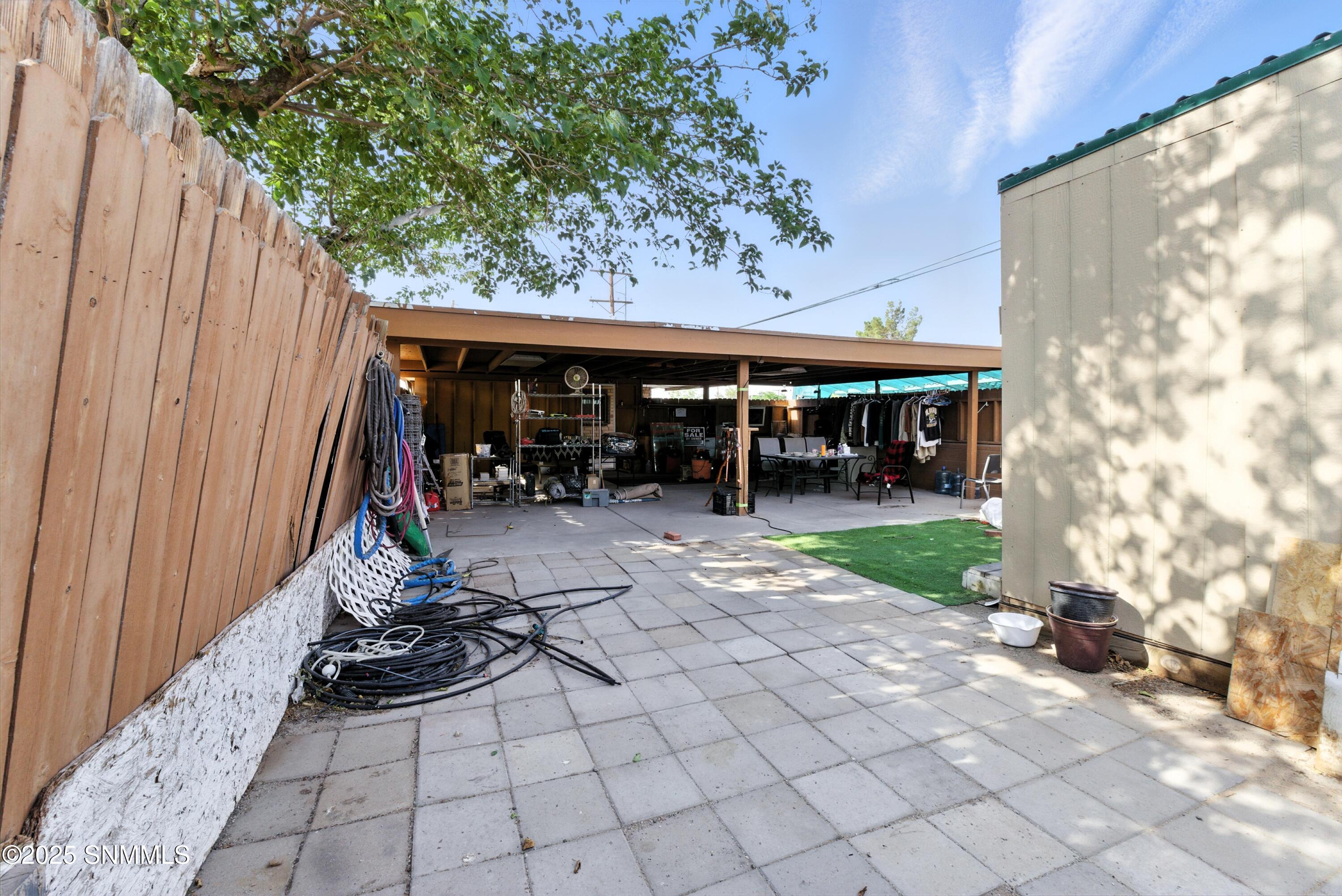525 S Espina Street Property Photo 18