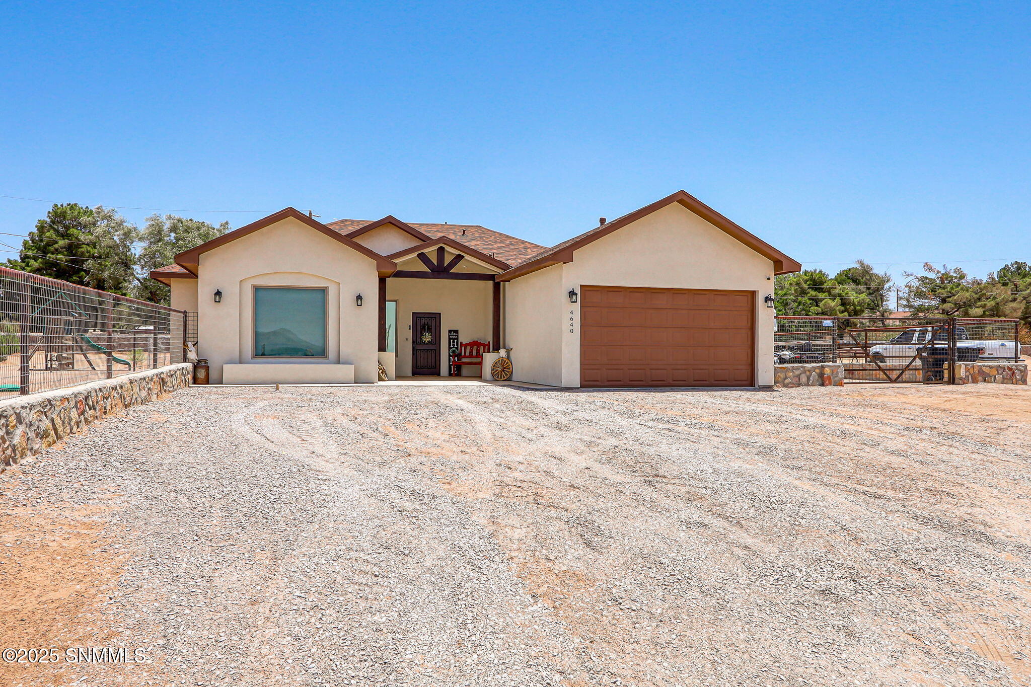 4640 El Nido Road Property Photo 1