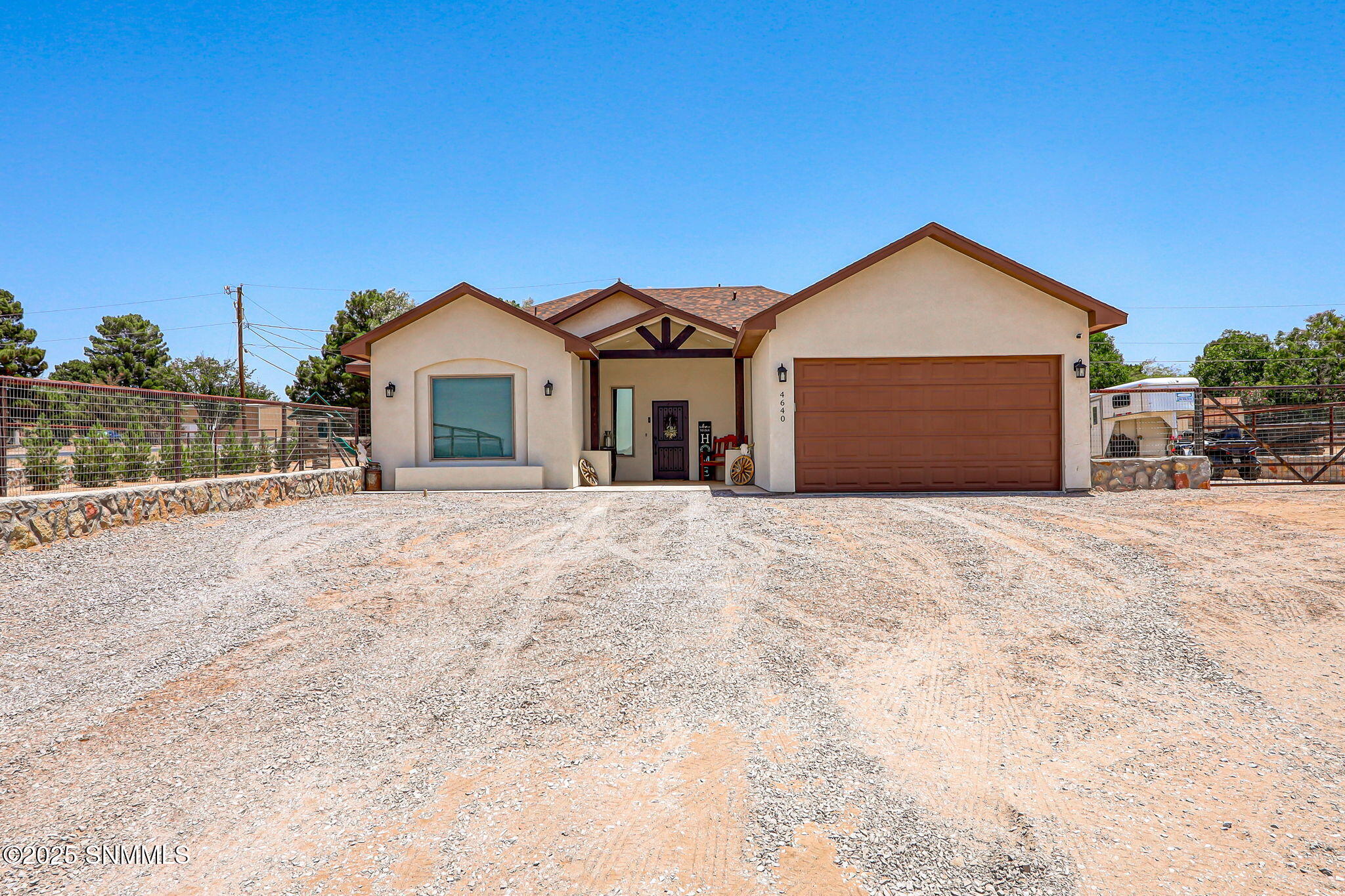 4640 El Nido Road Property Photo 2