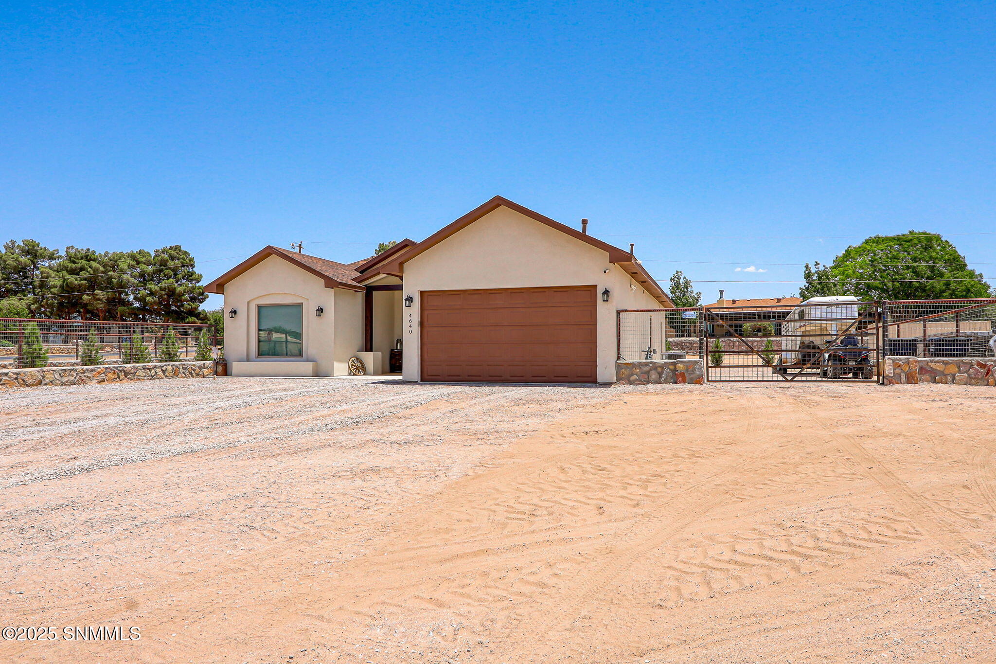 4640 El Nido Road Property Photo 3