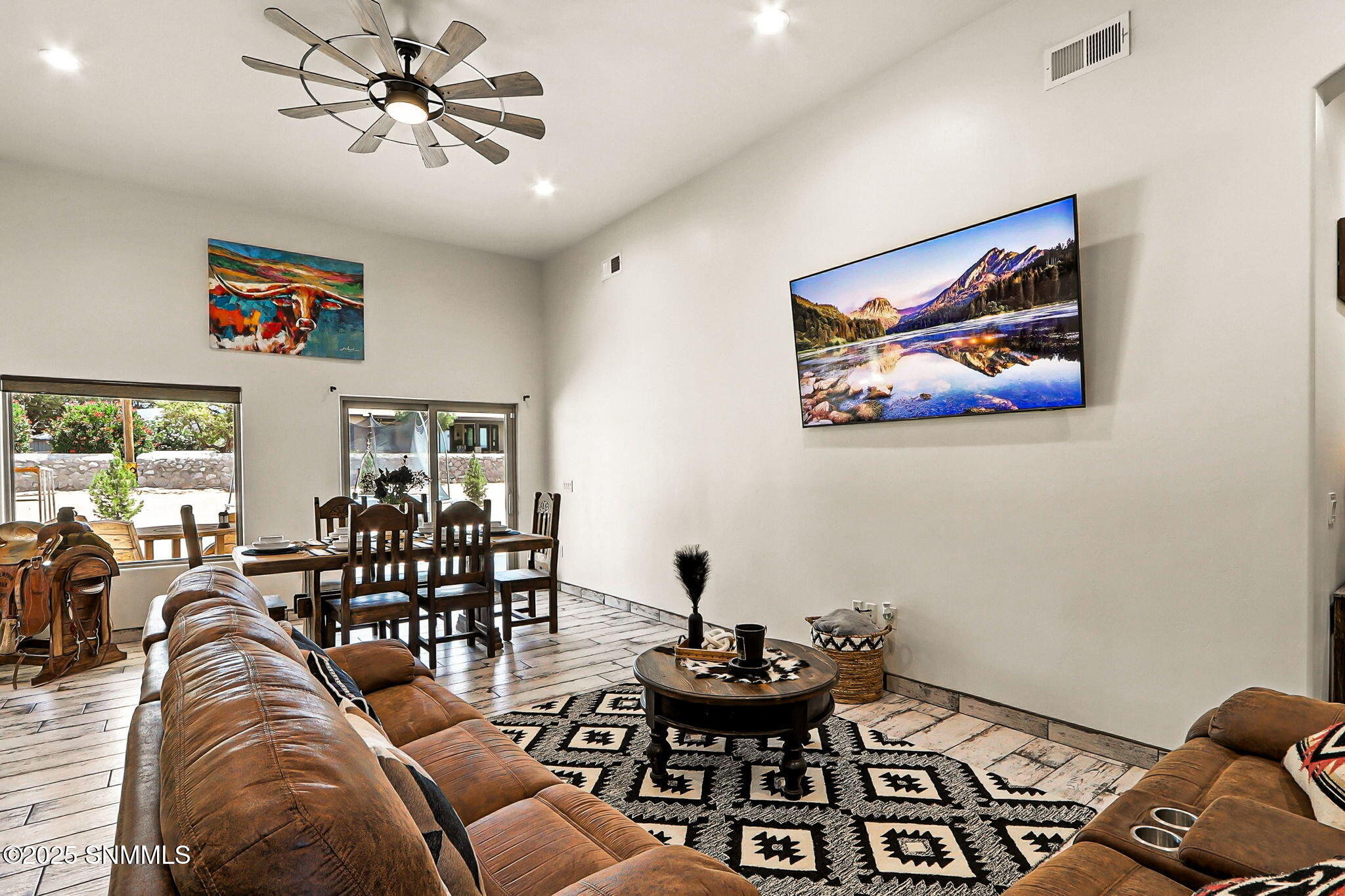 4640 El Nido Road Property Photo 6