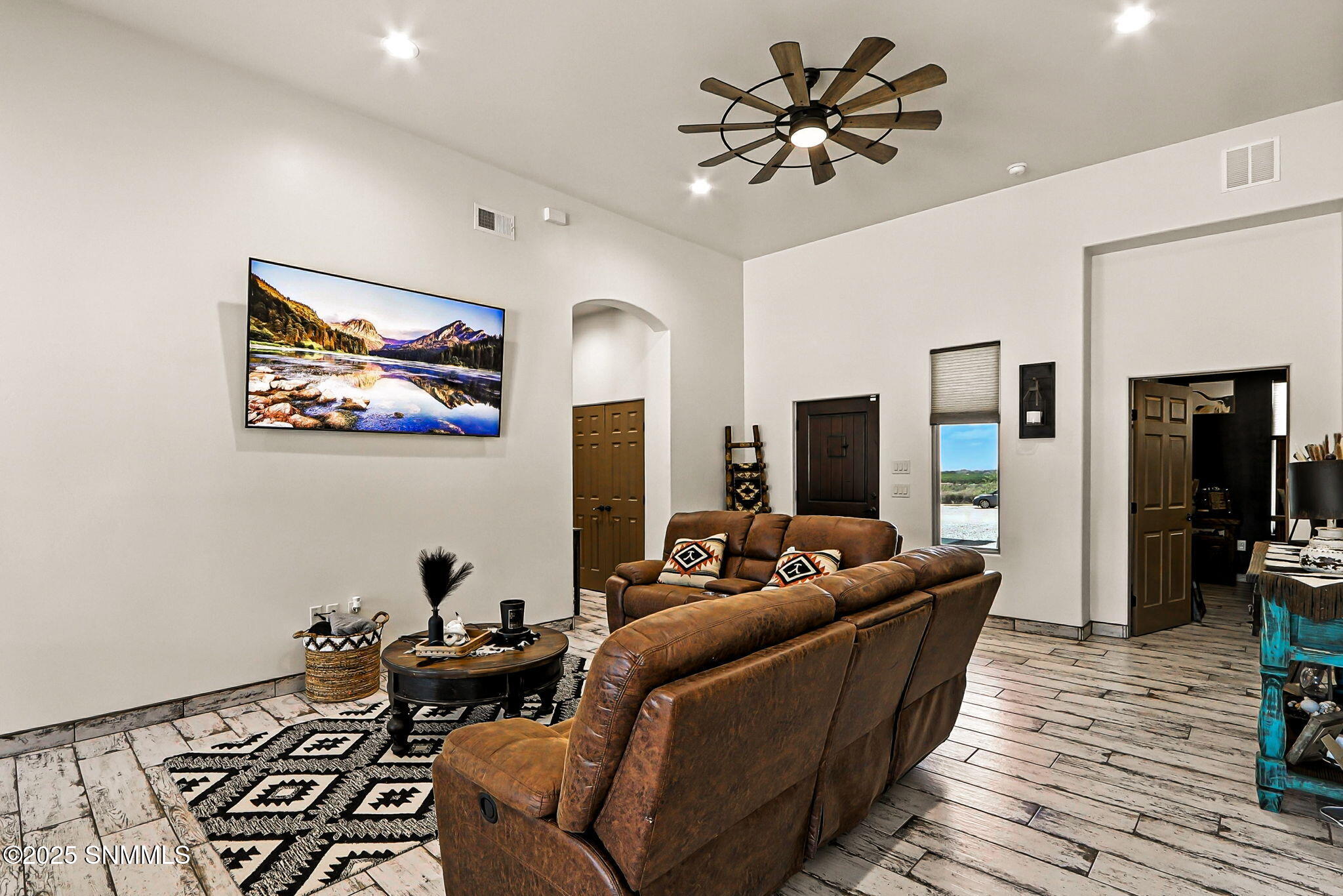 4640 El Nido Road Property Photo 8