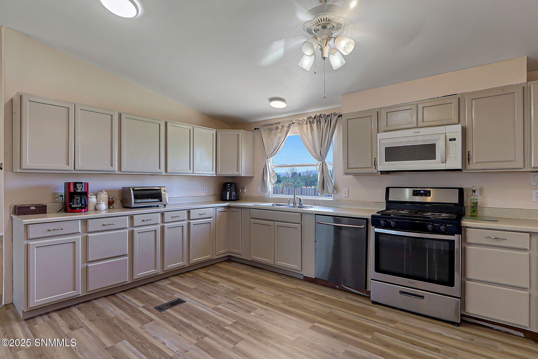 1209 Hueco Street Property Photo 18