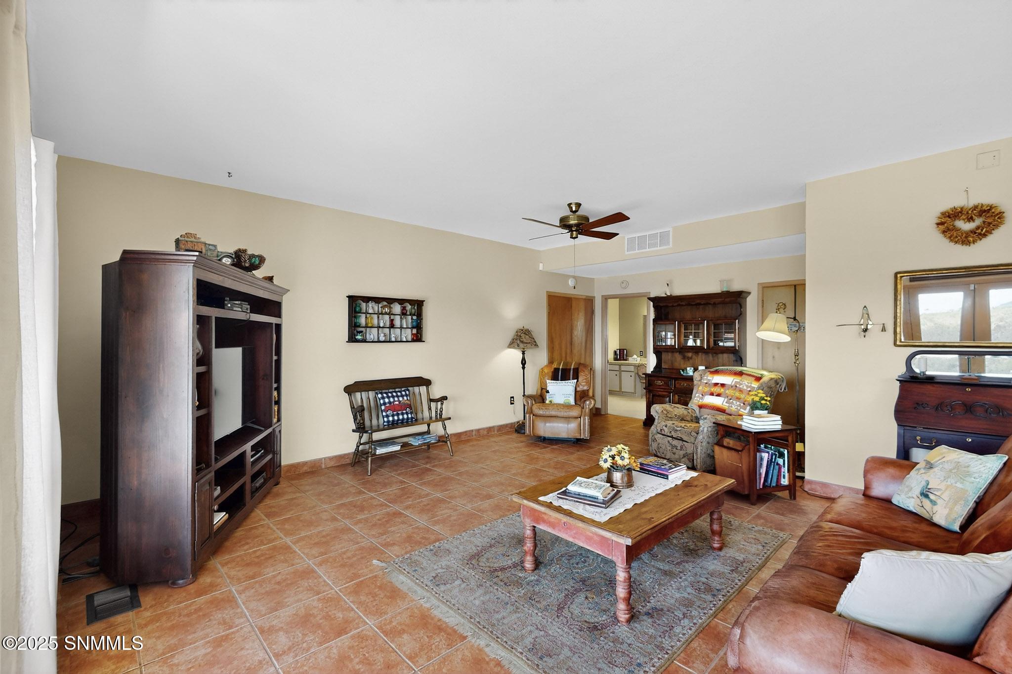 2445 S S. Santa Monica Street Property Photo 3