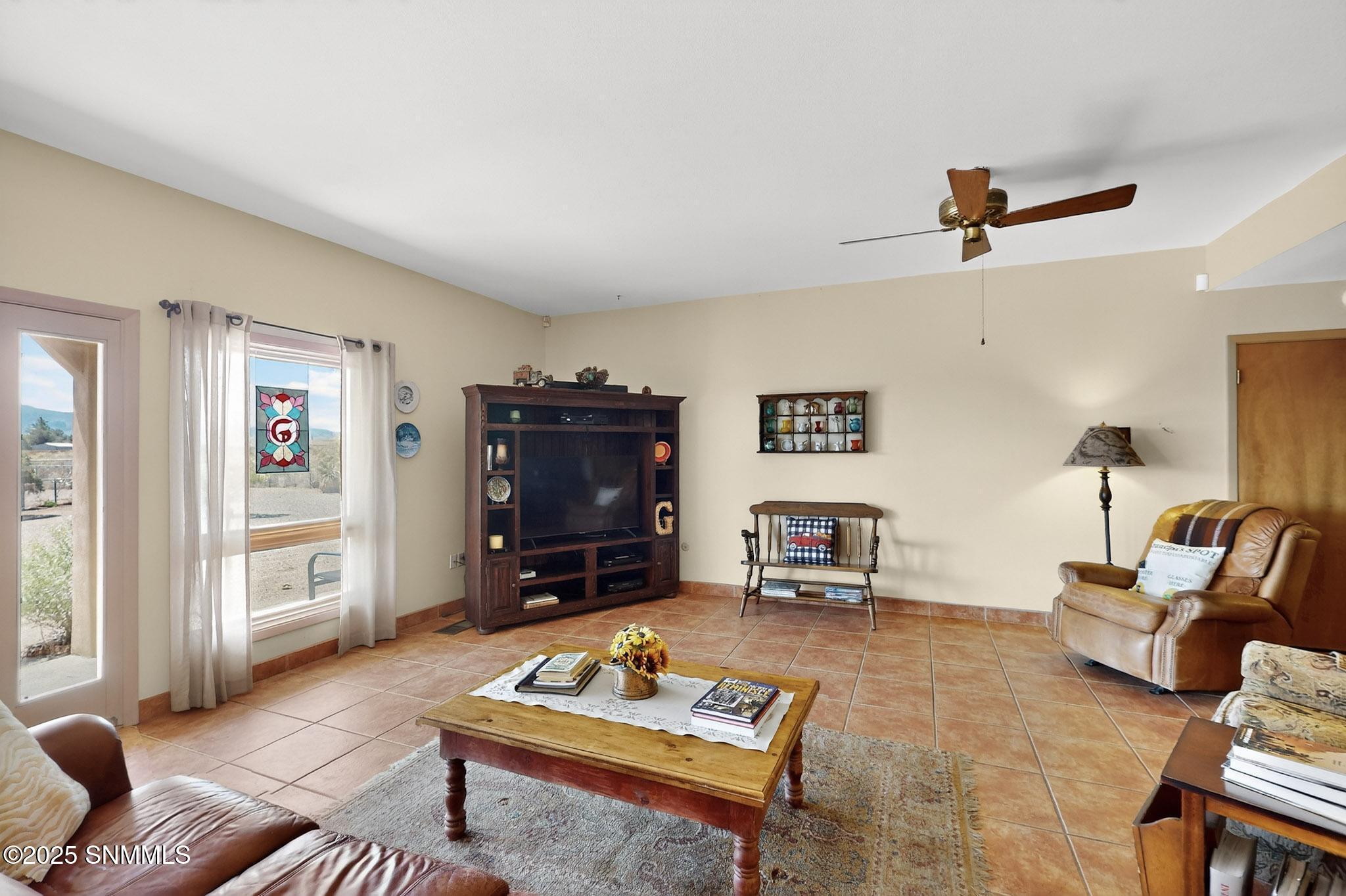 2445 S S. Santa Monica Street Property Photo 4