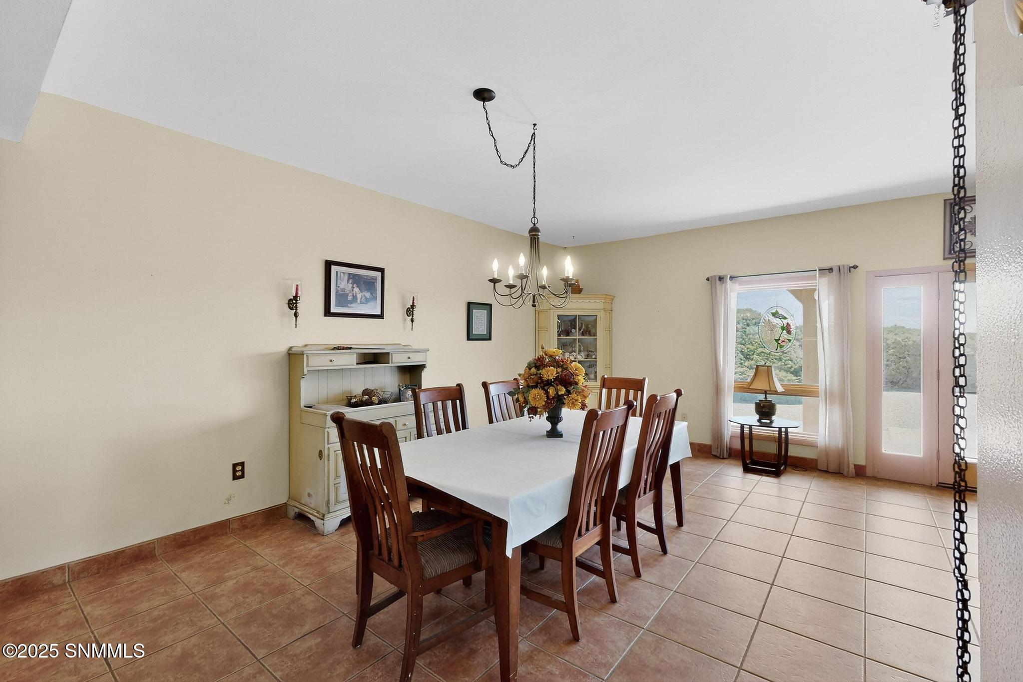 2445 S S. Santa Monica Street Property Photo 6
