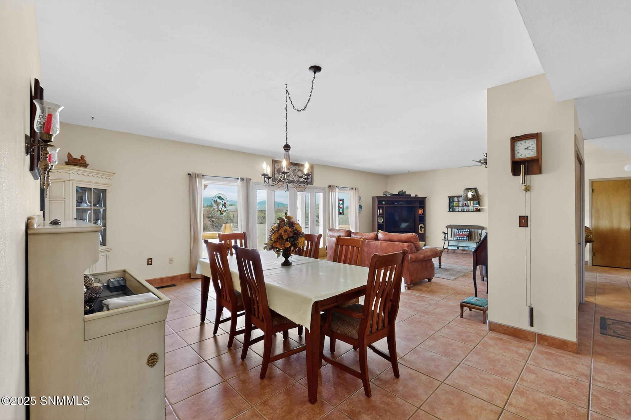 2445 S S. Santa Monica Street Property Photo 7