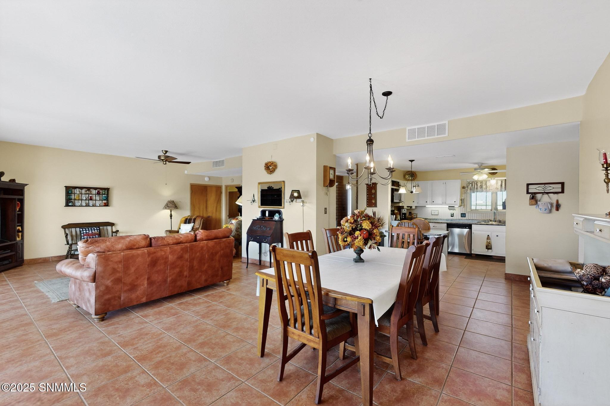 2445 S S. Santa Monica Street Property Photo 8