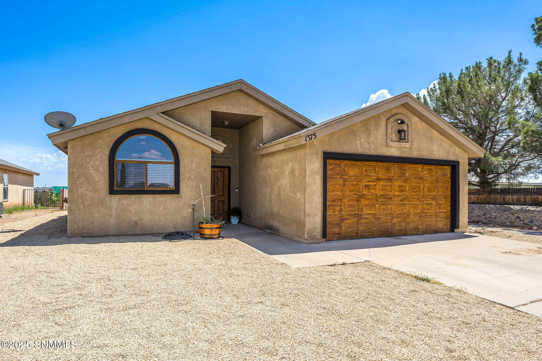 1375 Fountain Loop Property Photo 2