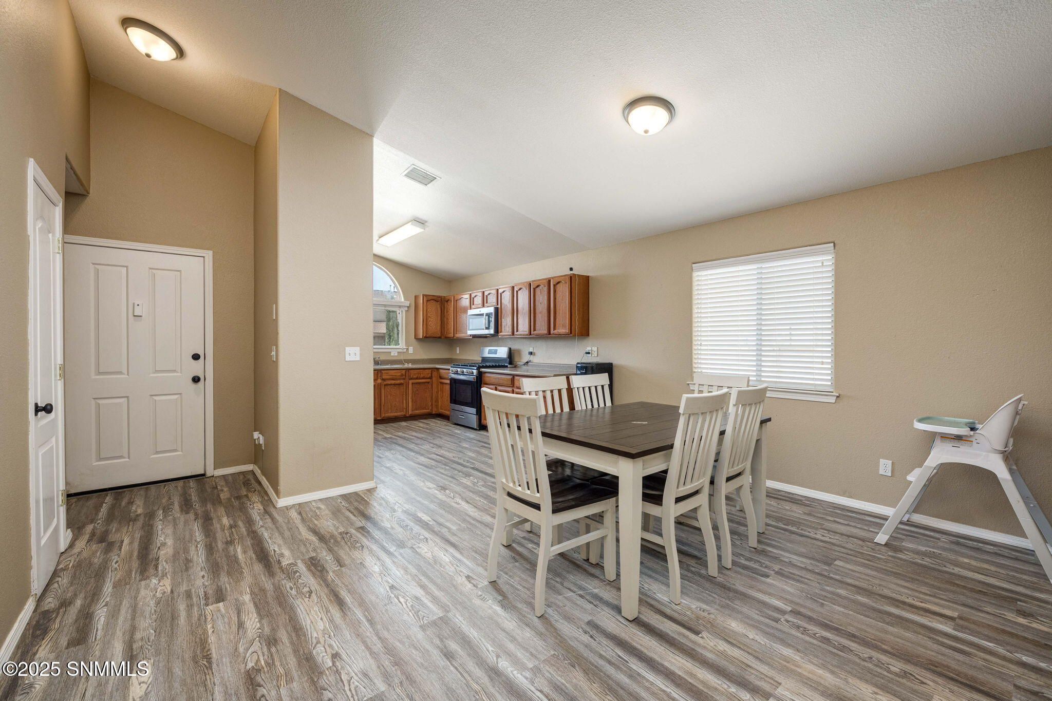 1375 Fountain Loop Property Photo 5