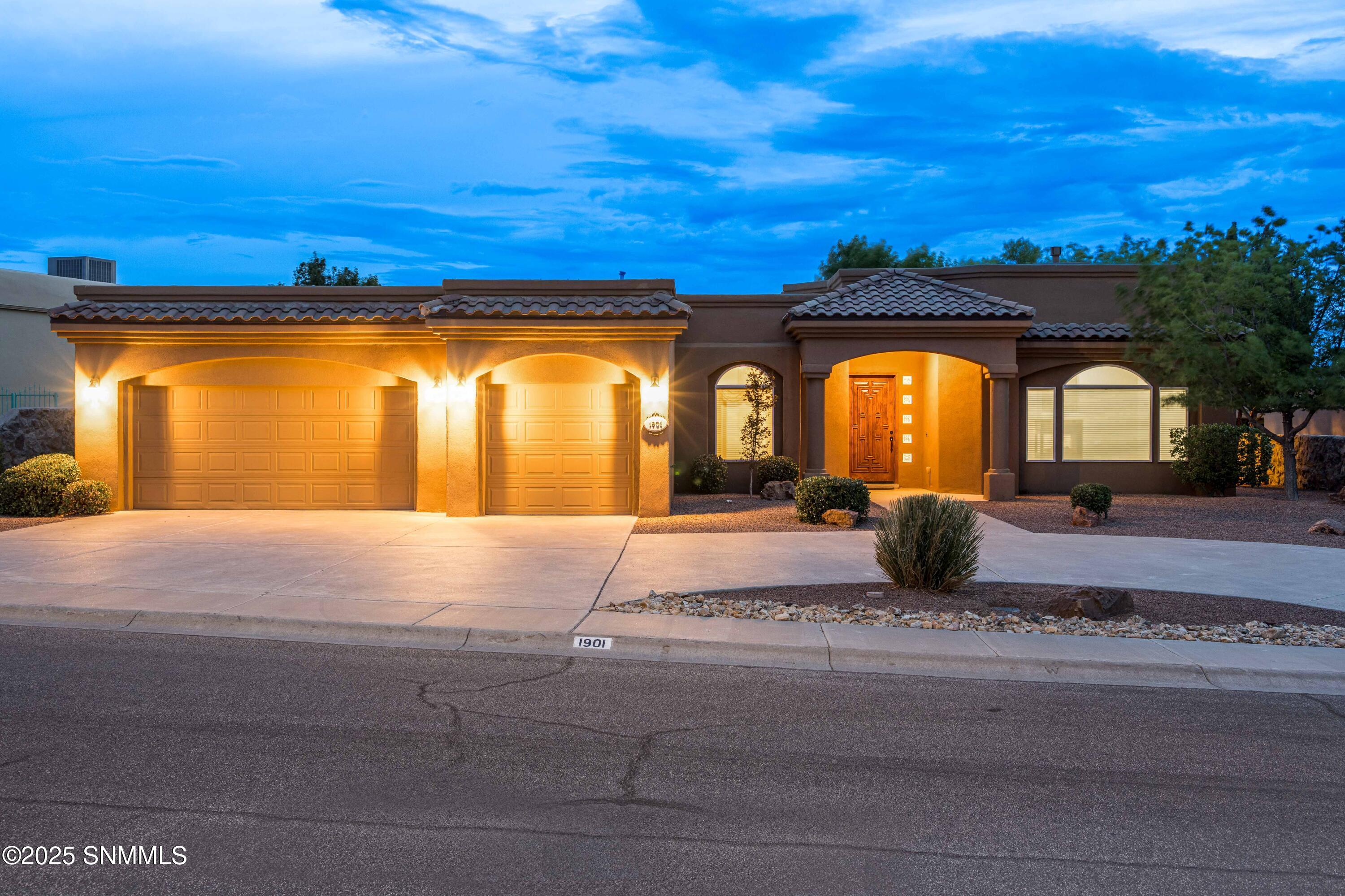 1901 Lone Tree Lane Property Photo 2