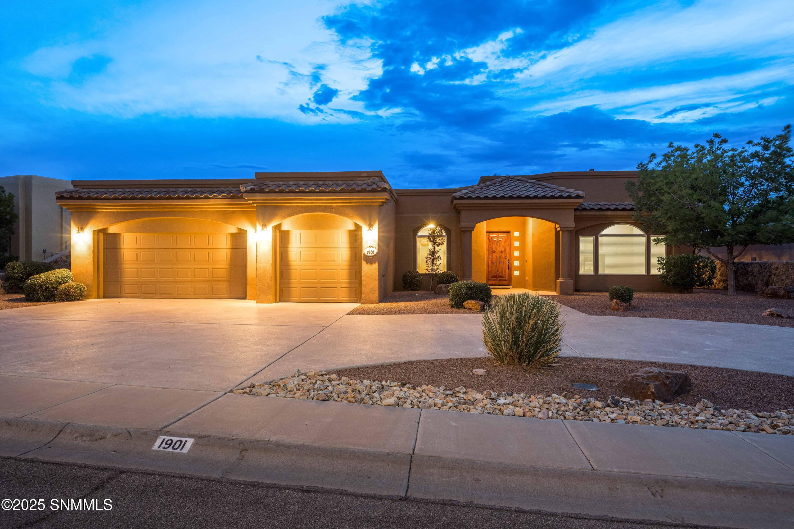 1901 Lone Tree Lane Property Photo 3