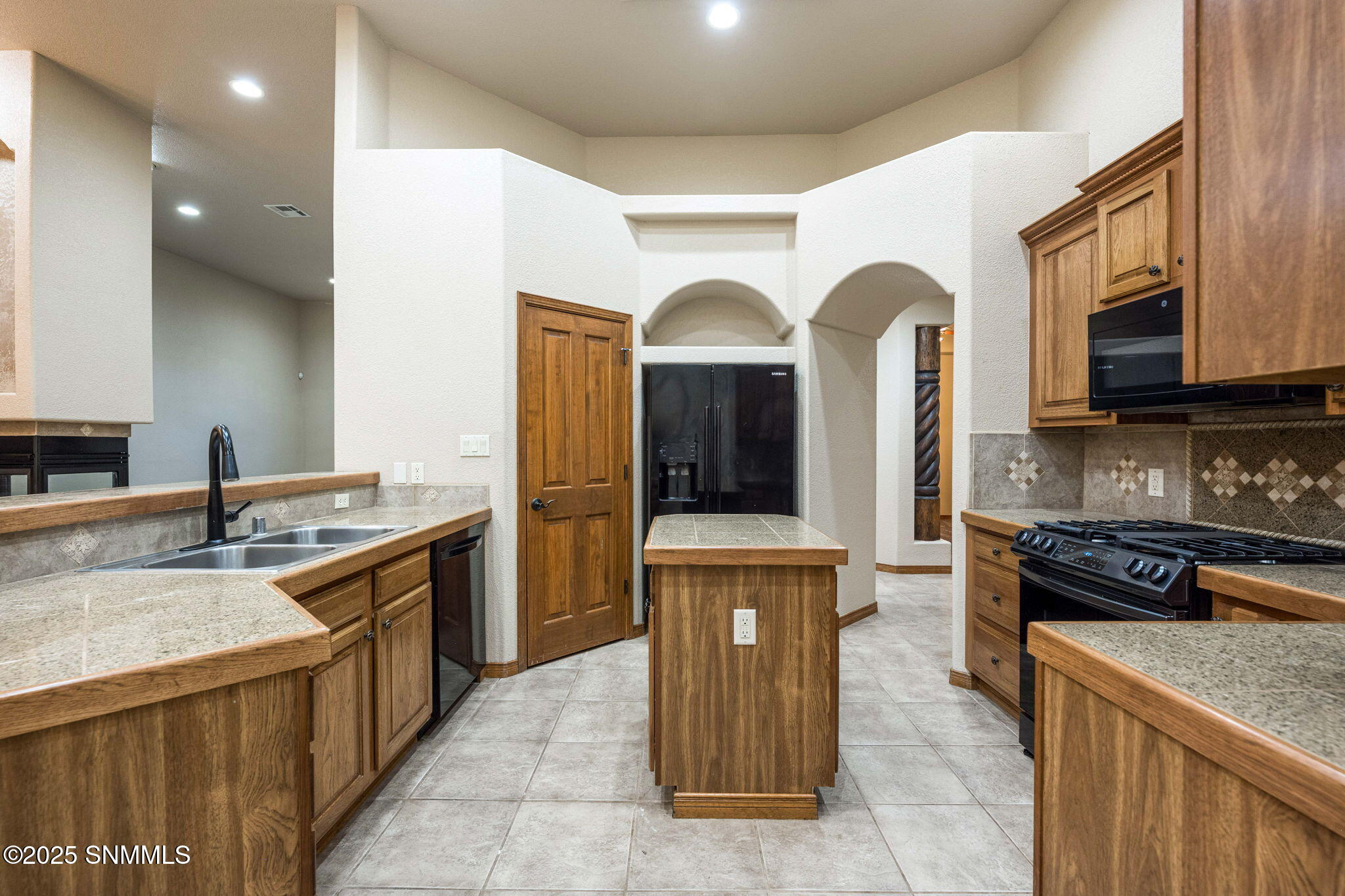 1901 Lone Tree Lane Property Photo 13