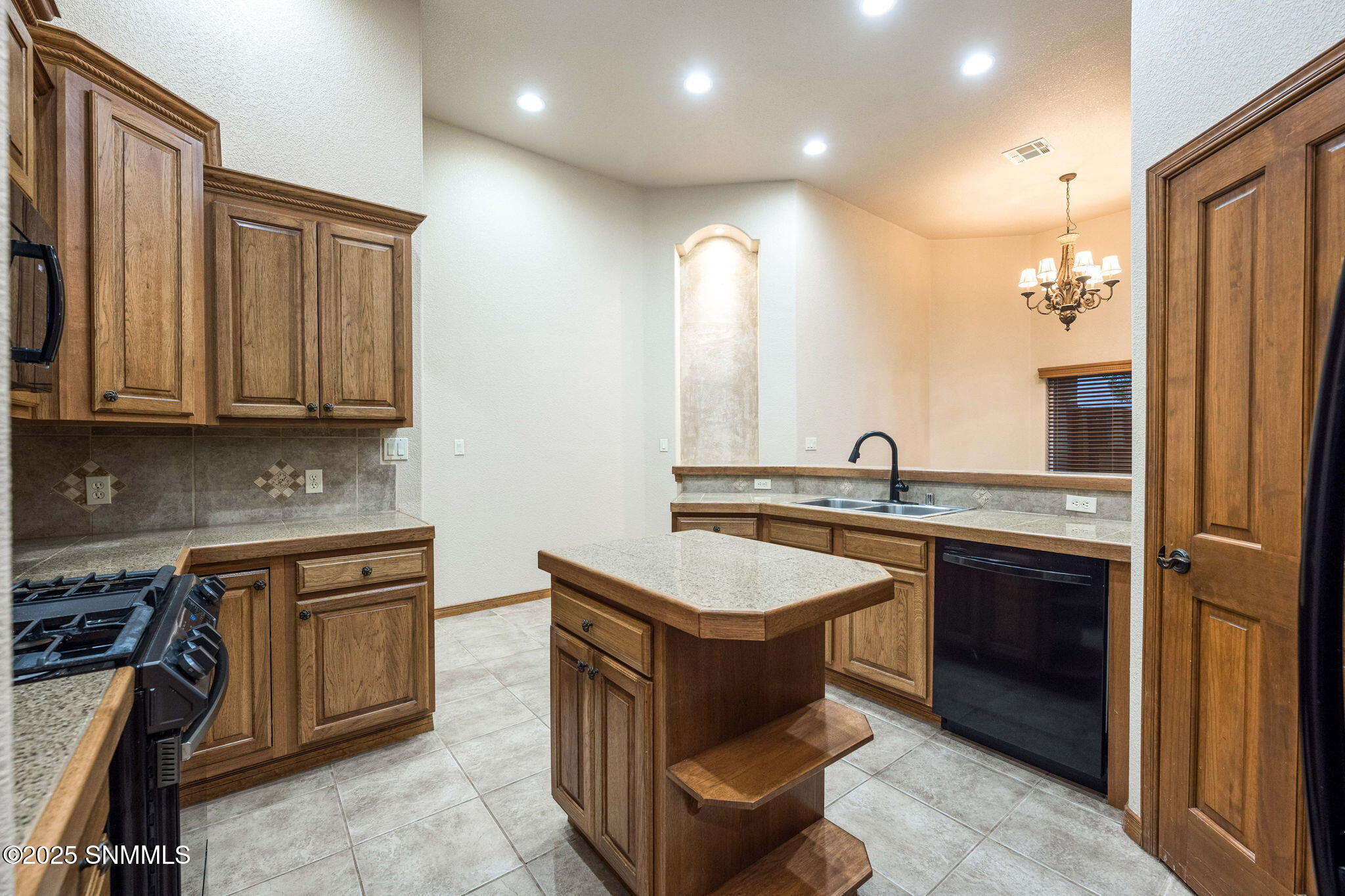 1901 Lone Tree Lane Property Photo 14