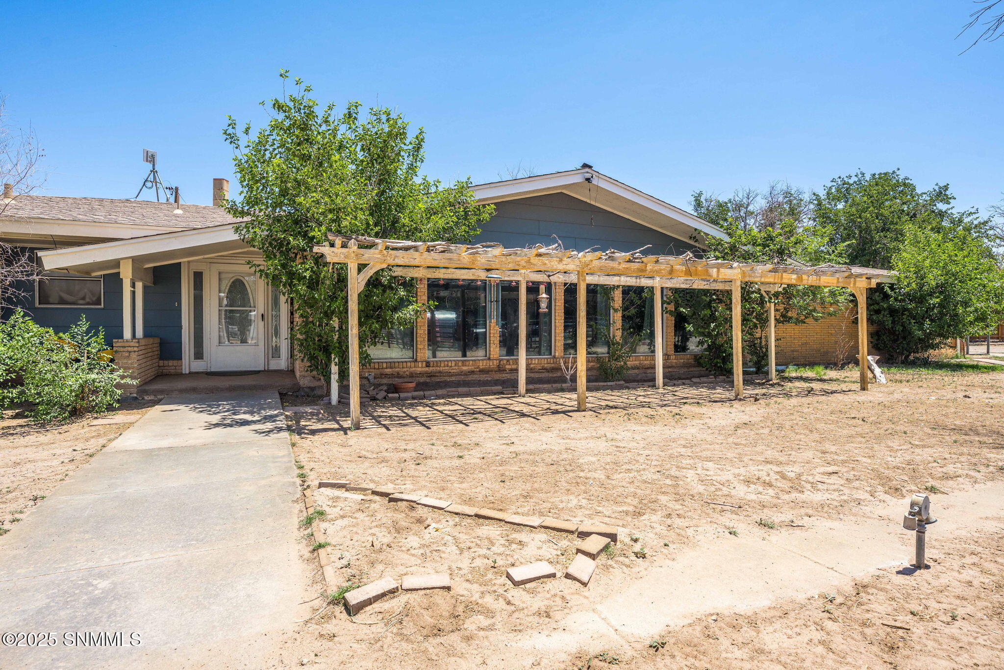 6801 S Main Street Property Photo 2