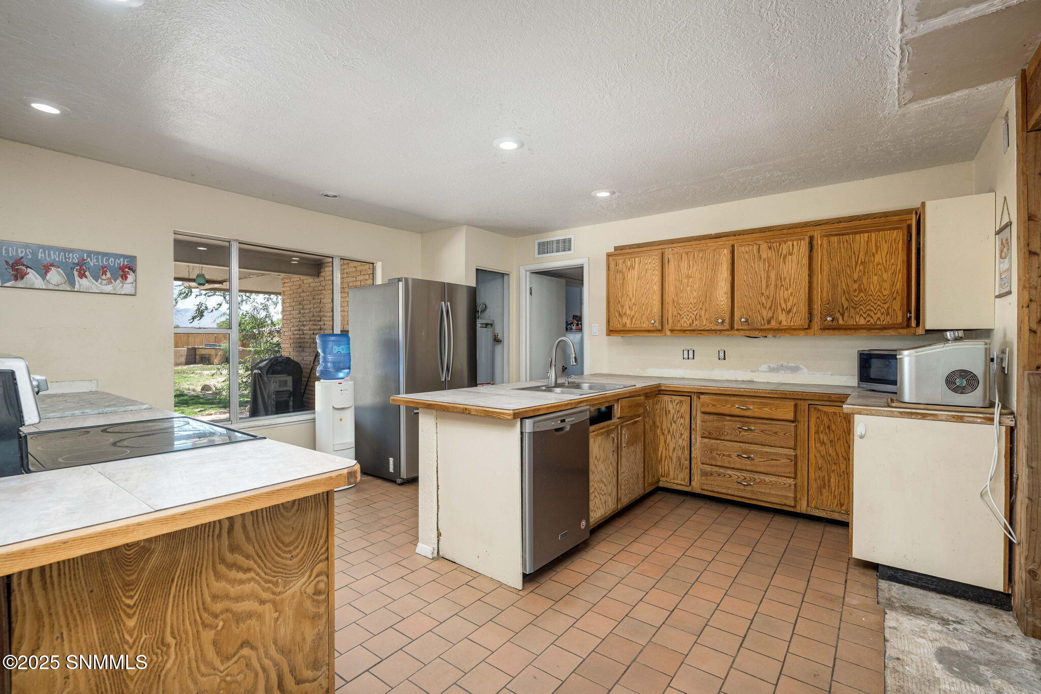 6801 S Main Street Property Photo 8