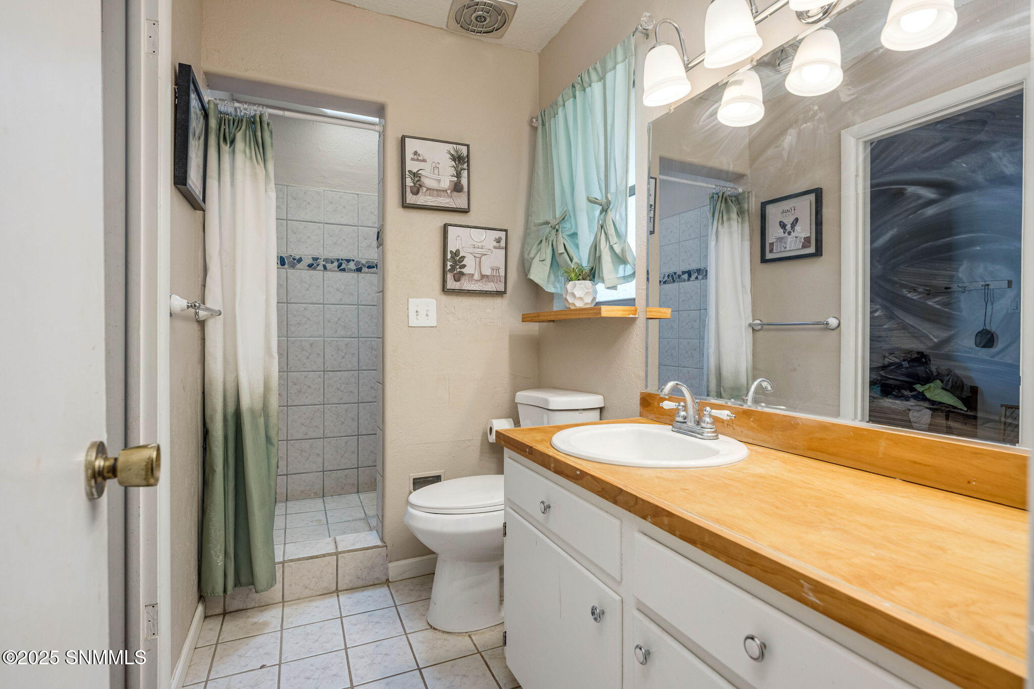 6801 S Main Street Property Photo 14