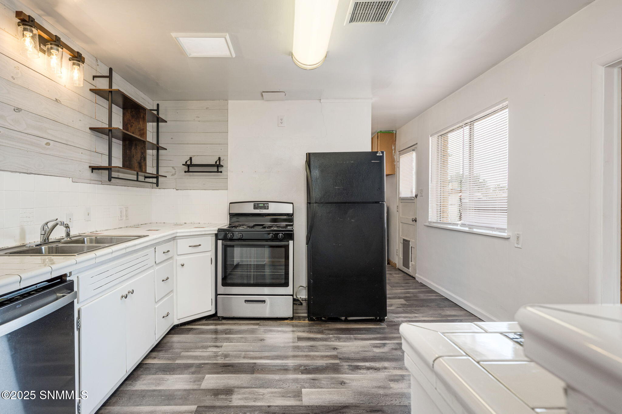 1425 Grover Drive Property Photo 8