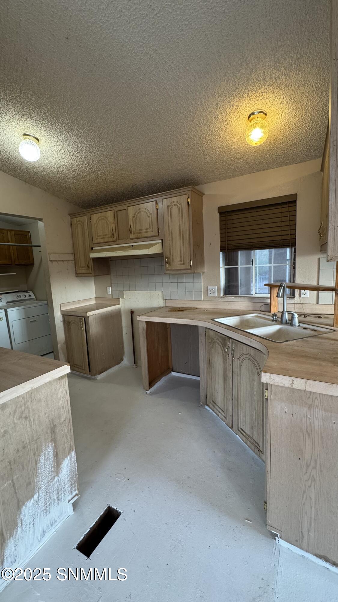 1940 Desert Wind Way Property Photo 11