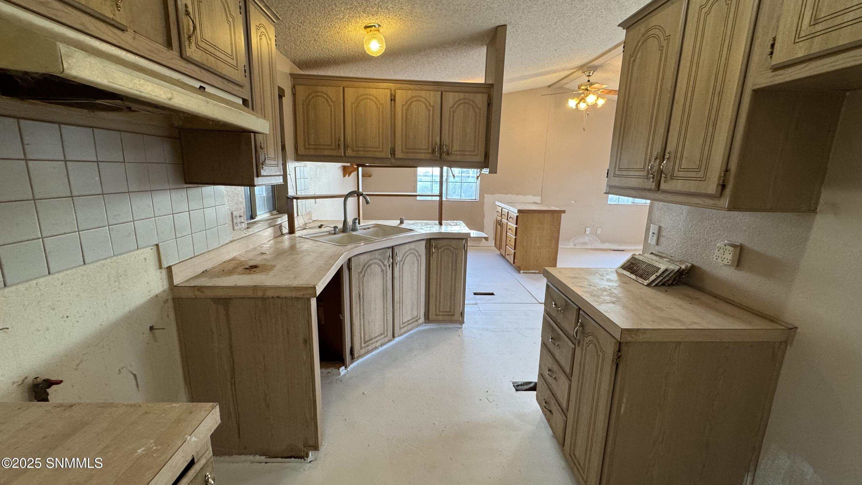 1940 Desert Wind Way Property Photo 14