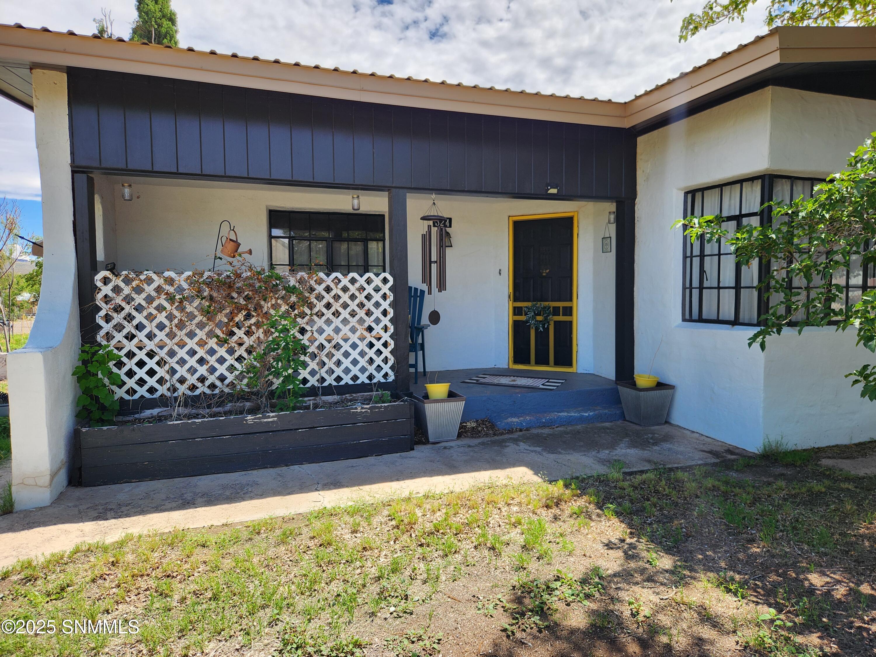 324 W 6th Street