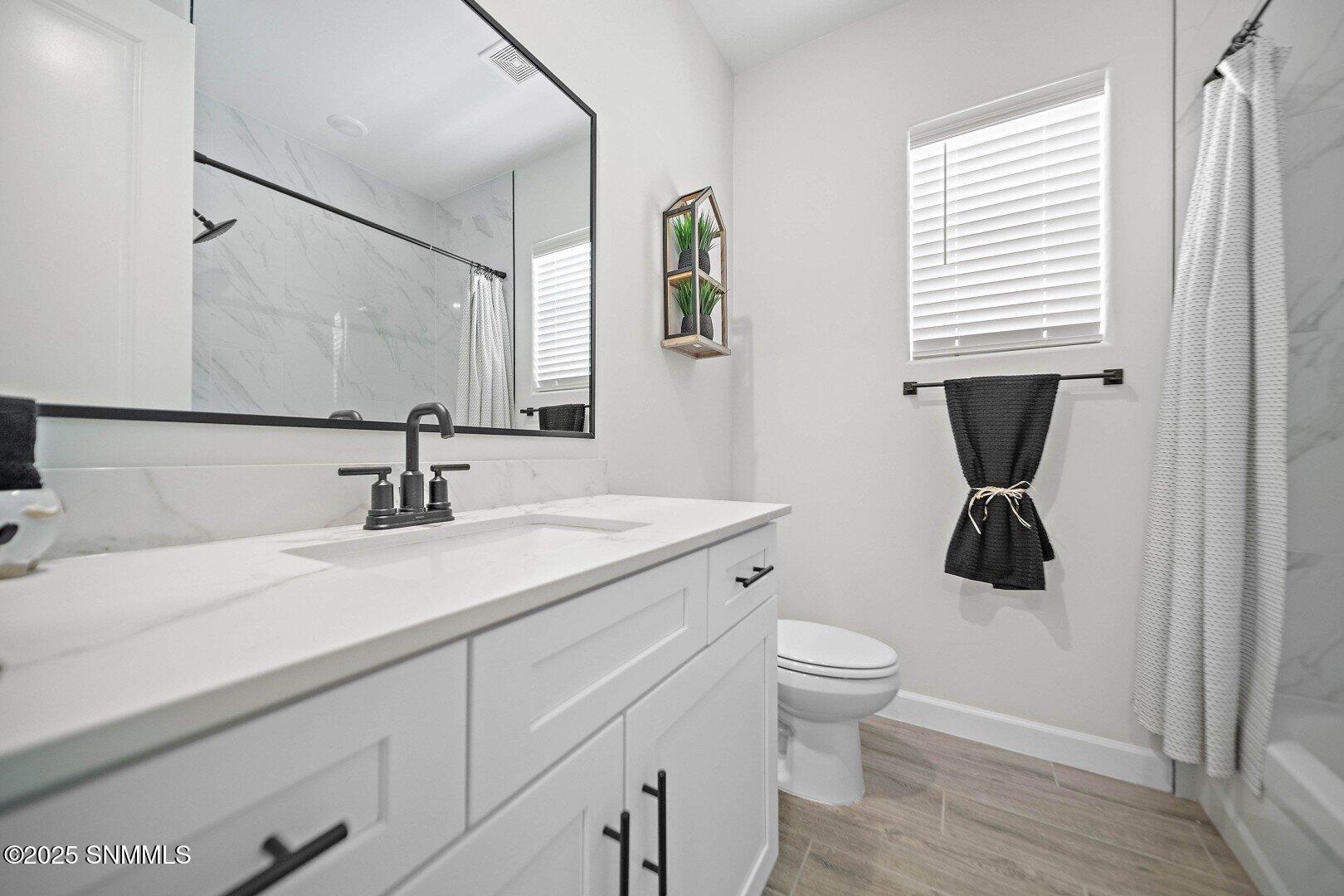 5009 Sand Stream Road Property Photo 2