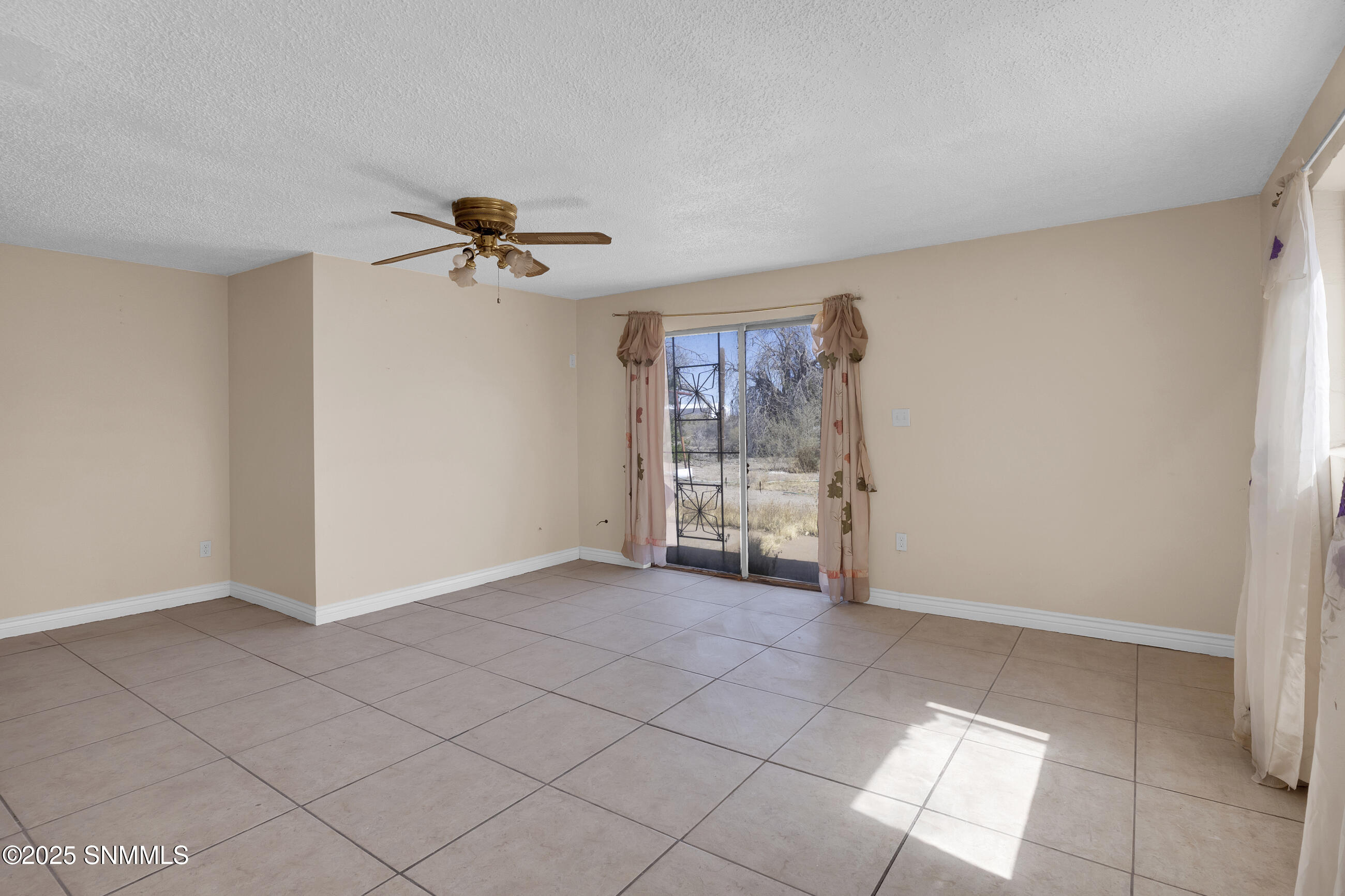 579 Arrowhead Drive Nw Property Photo 4