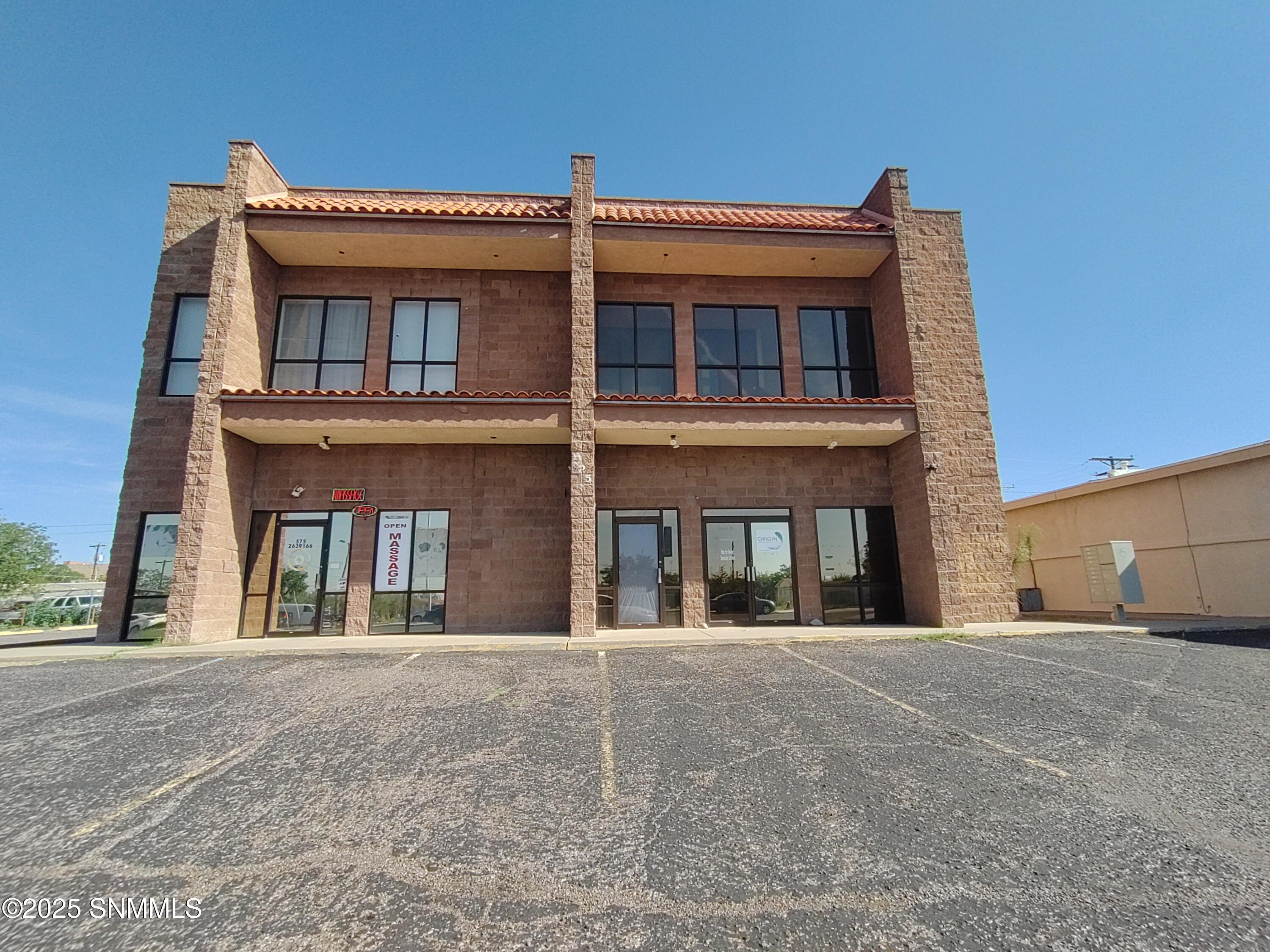 525 E Lohman Avenue Property Photo 1