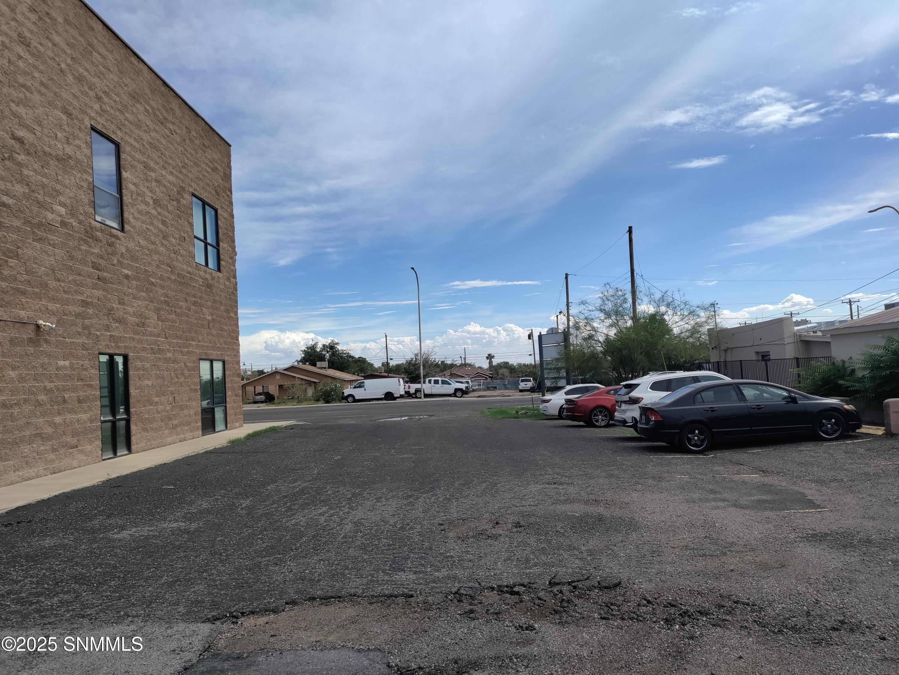 525 E Lohman Avenue Property Photo 6