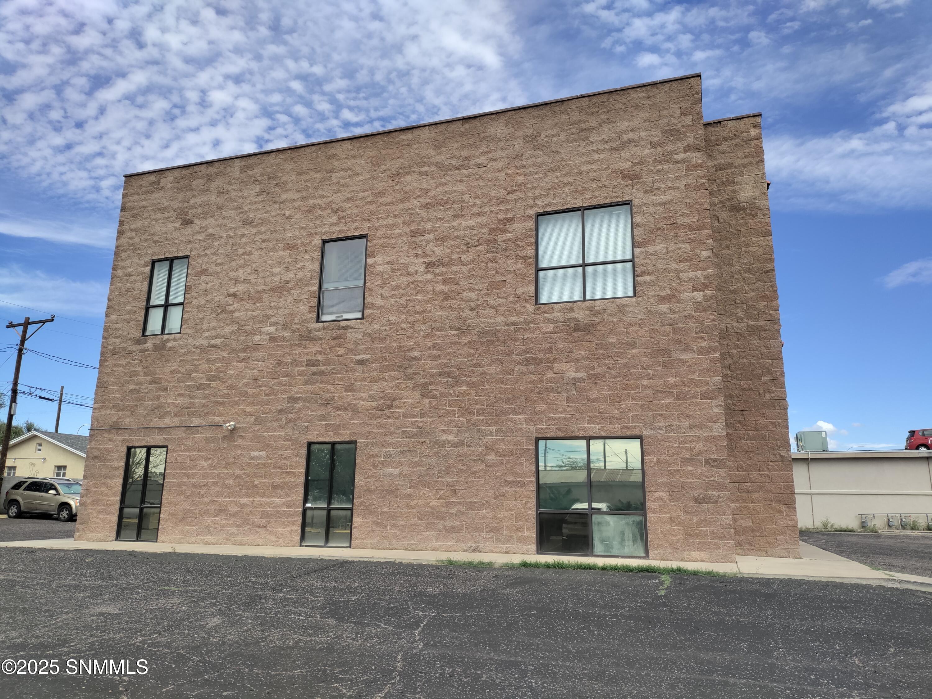 525 E Lohman Avenue Property Photo 8