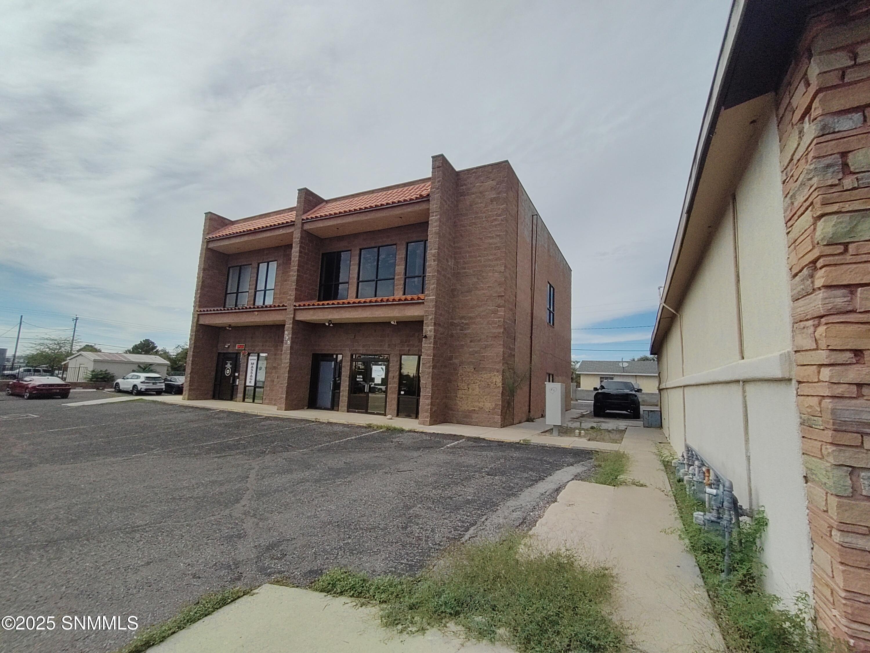 525 E Lohman Avenue Property Photo 9